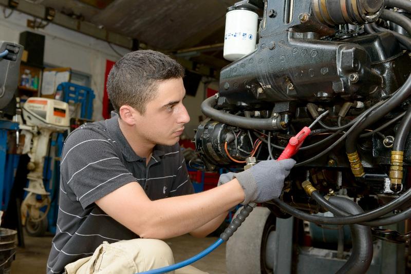 Read more about the article Signs You Need to Service Your Boat