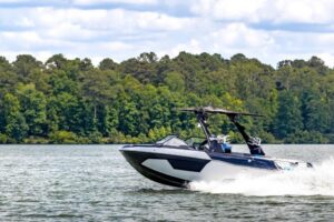 Read more about the article All About Ski Boats
