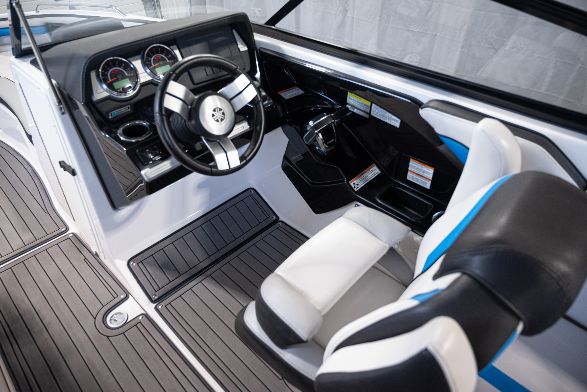2017 Yamaha Boats 242 X E-Series BOAT