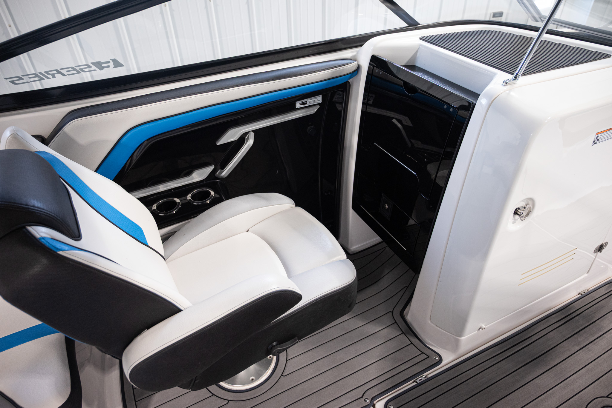 2017 Yamaha Boats 242 X E-Series BOAT