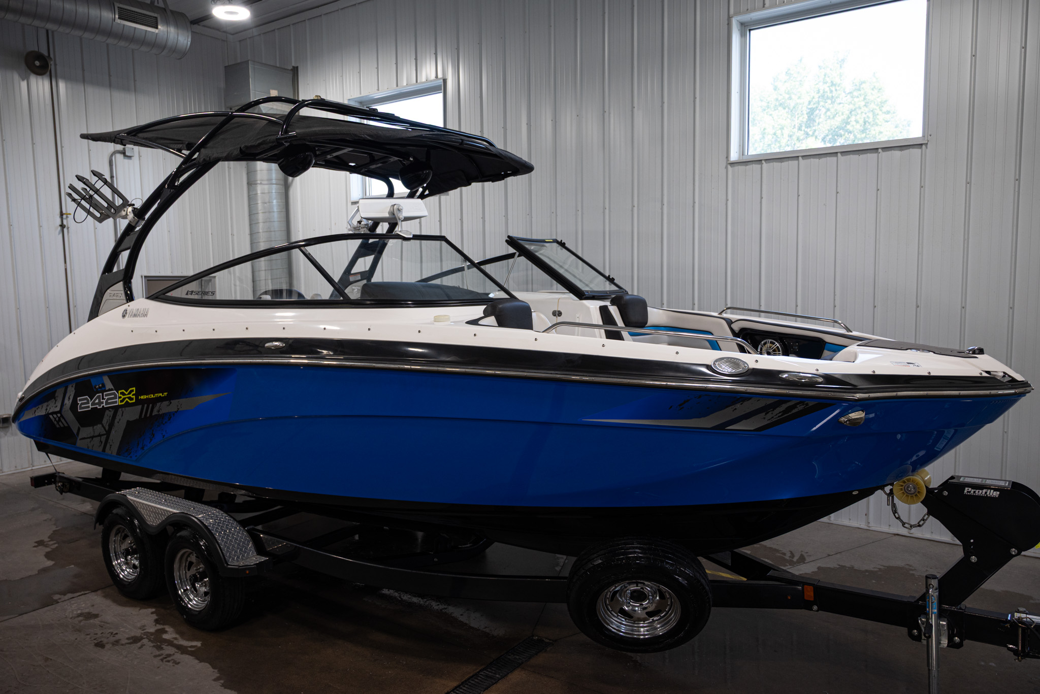2017 Yamaha Boats 242 X E-Series BOAT