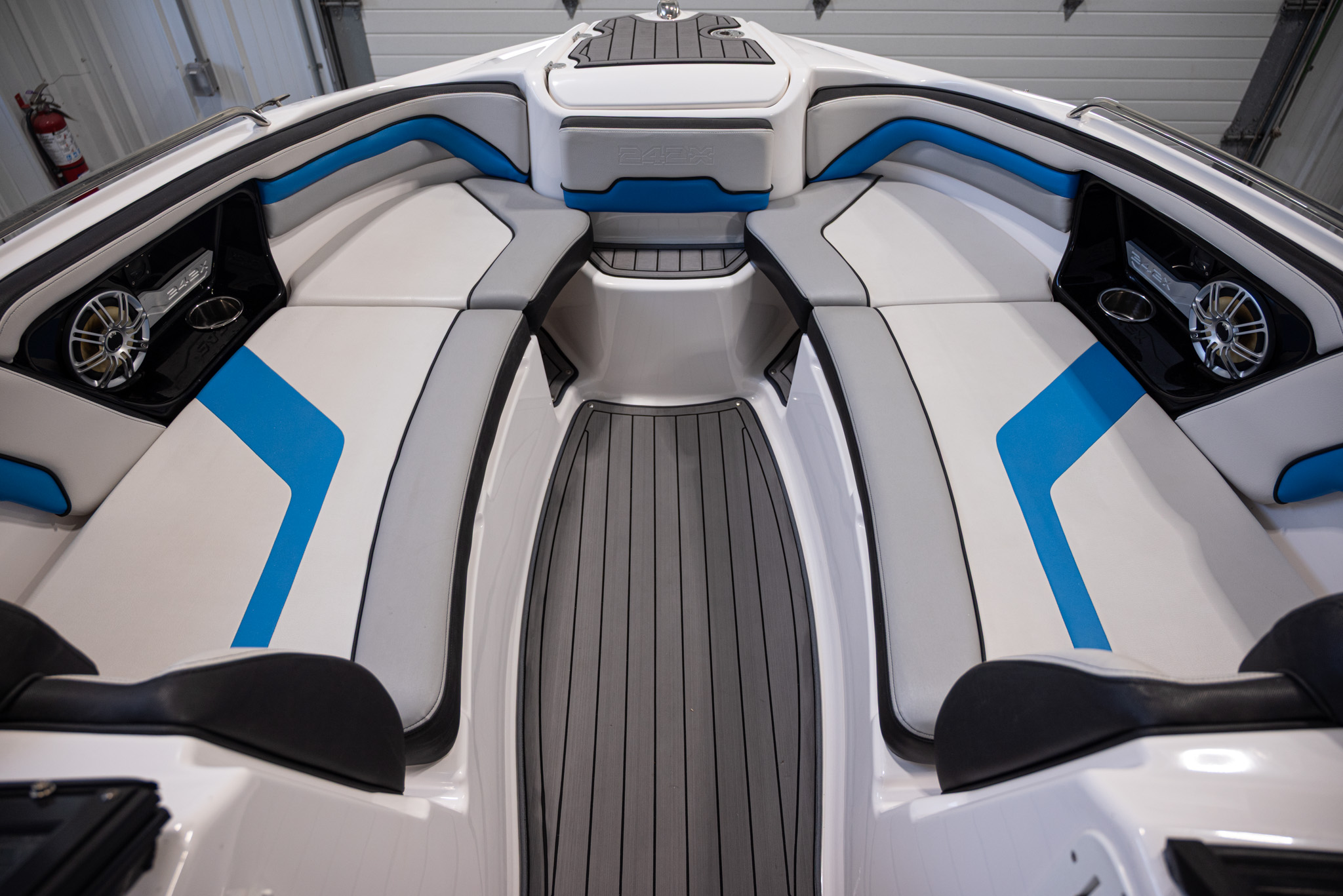 2017 Yamaha Boats 242 X E-Series BOAT