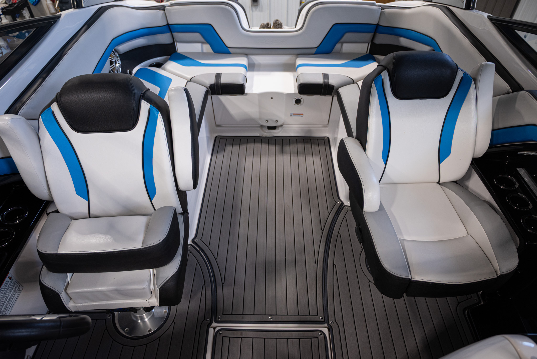 2017 Yamaha Boats 242 X E-Series BOAT