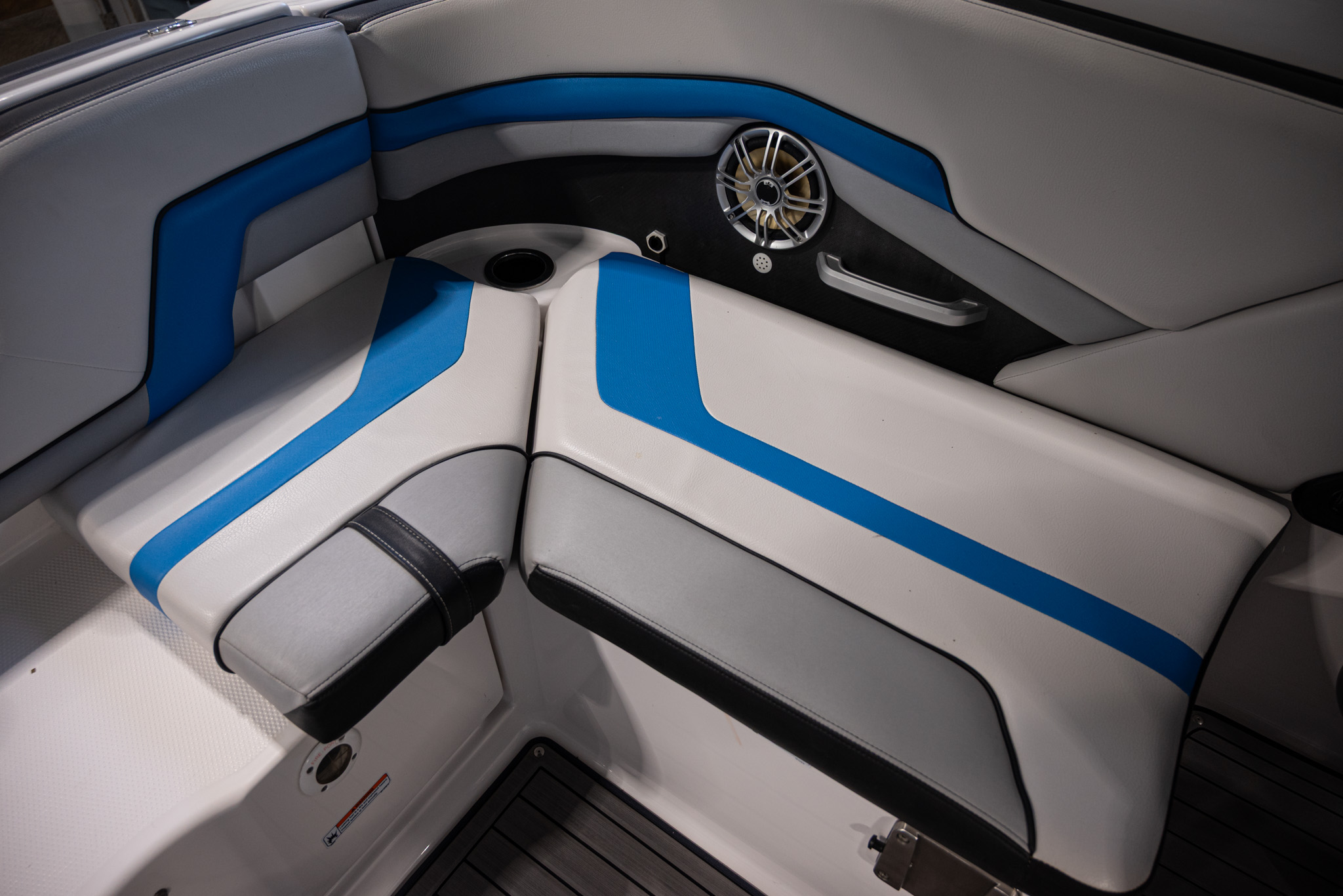 2017 Yamaha Boats 242 X E-Series BOAT