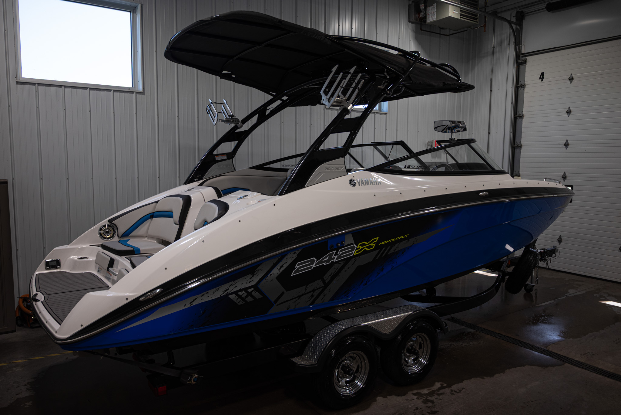 2017 Yamaha Boats 242 X E-Series BOAT