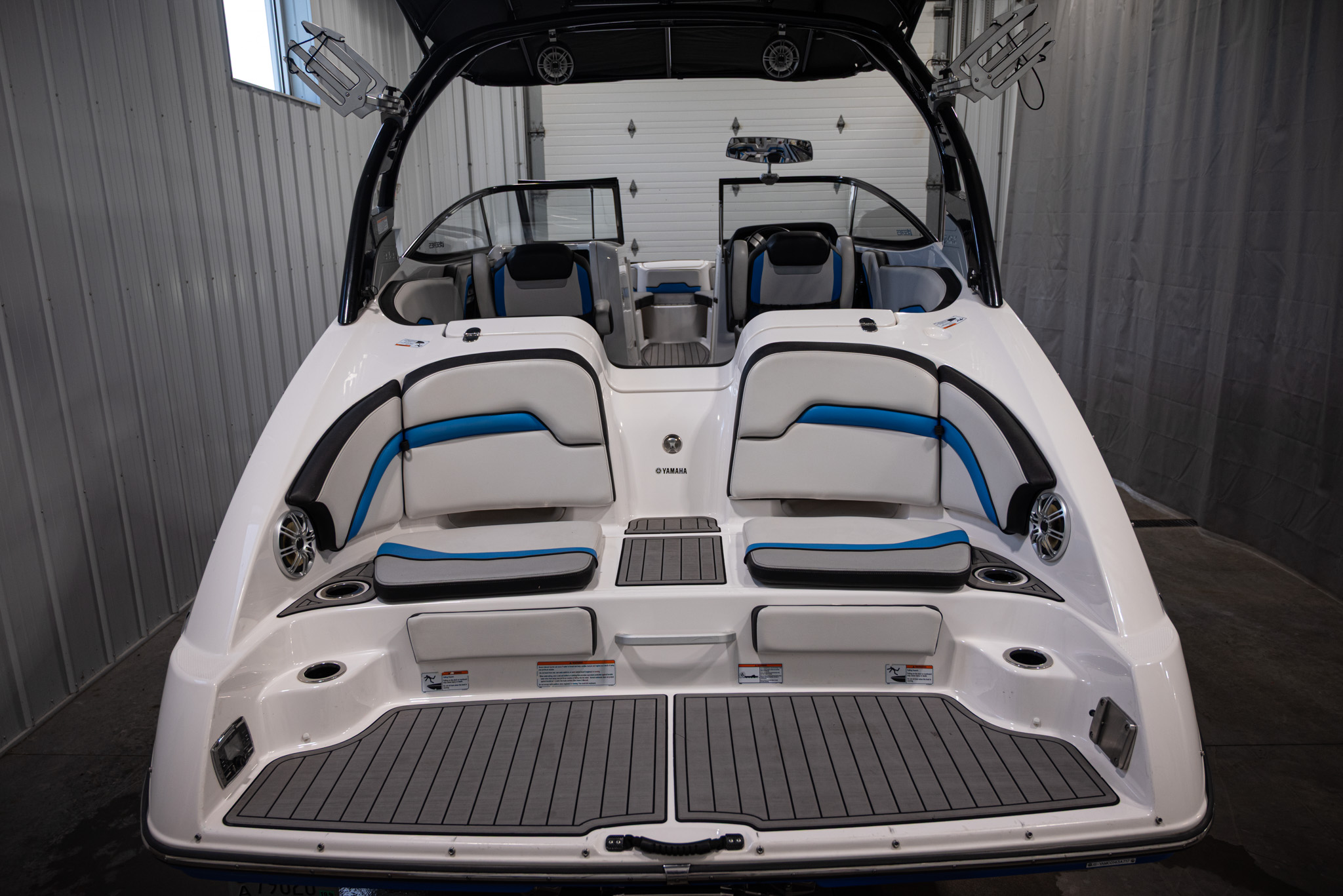 2017 Yamaha Boats 242 X E-Series BOAT