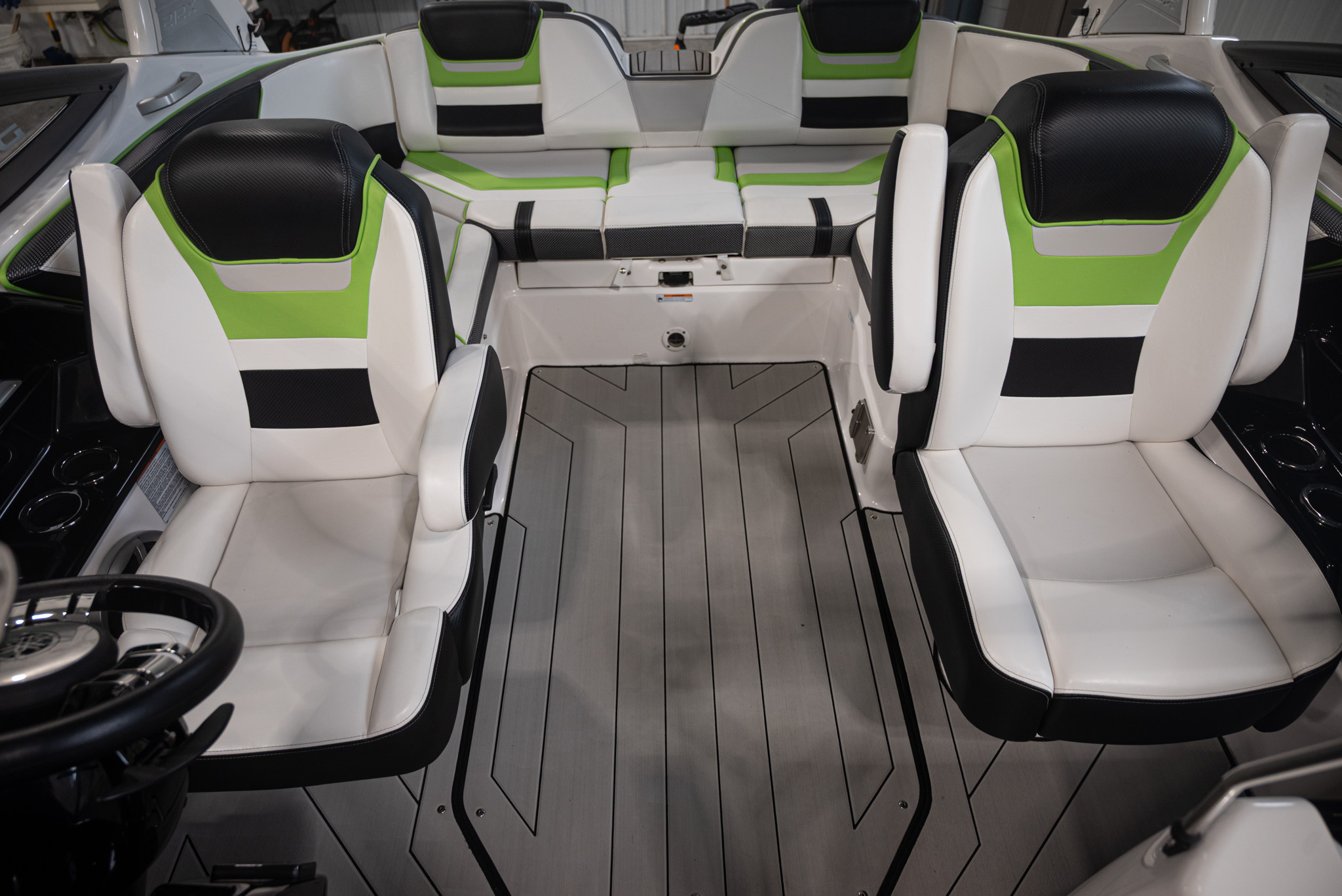 2021 Yamaha Boats 212XD BOAT
