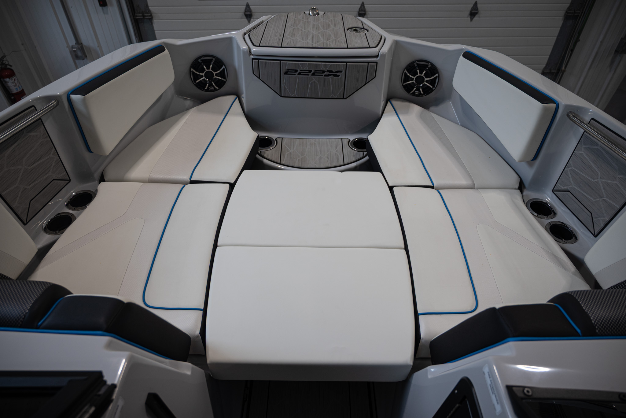 2023 Yamaha Boats 222XD BOAT