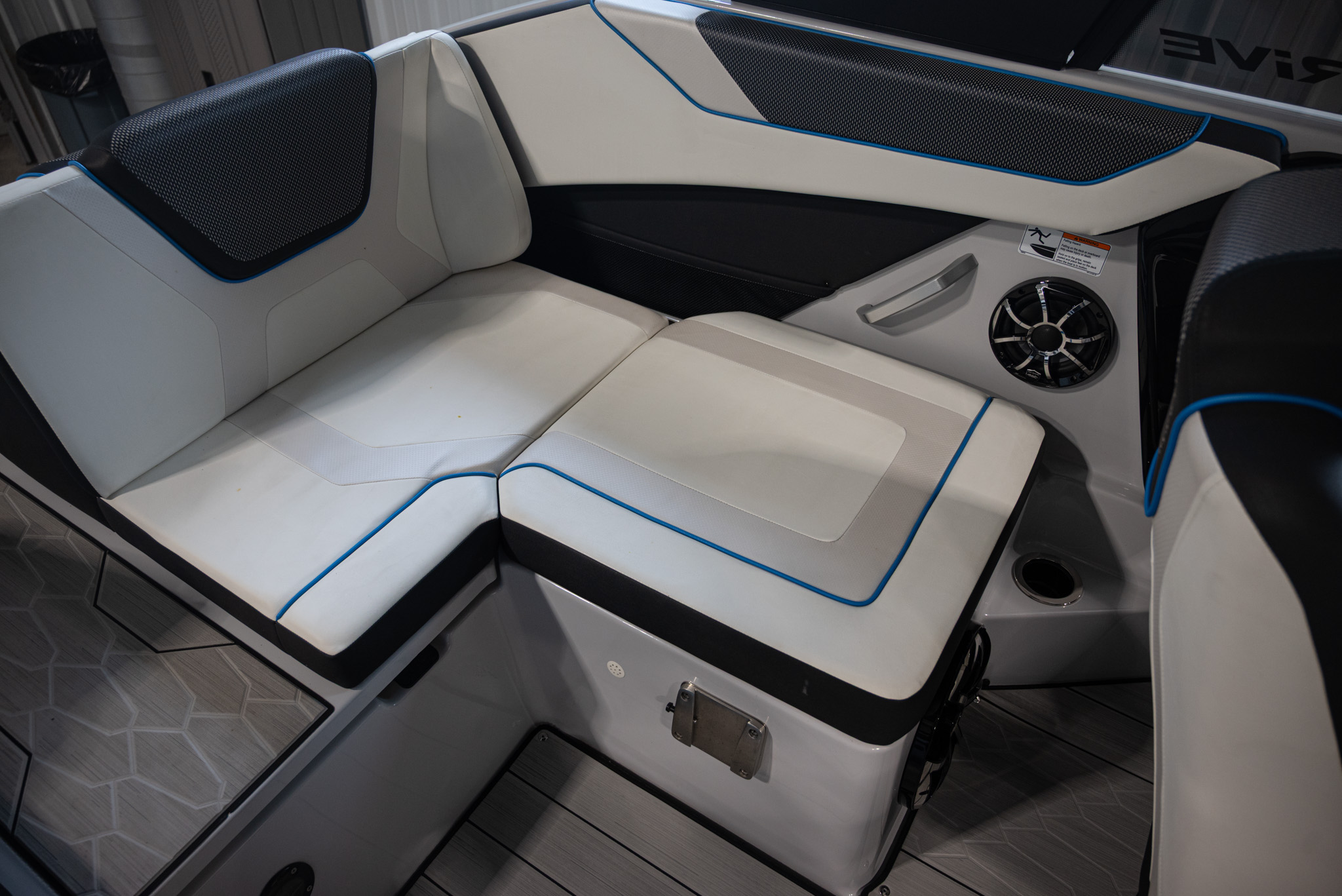 2023 Yamaha Boats 222XD BOAT