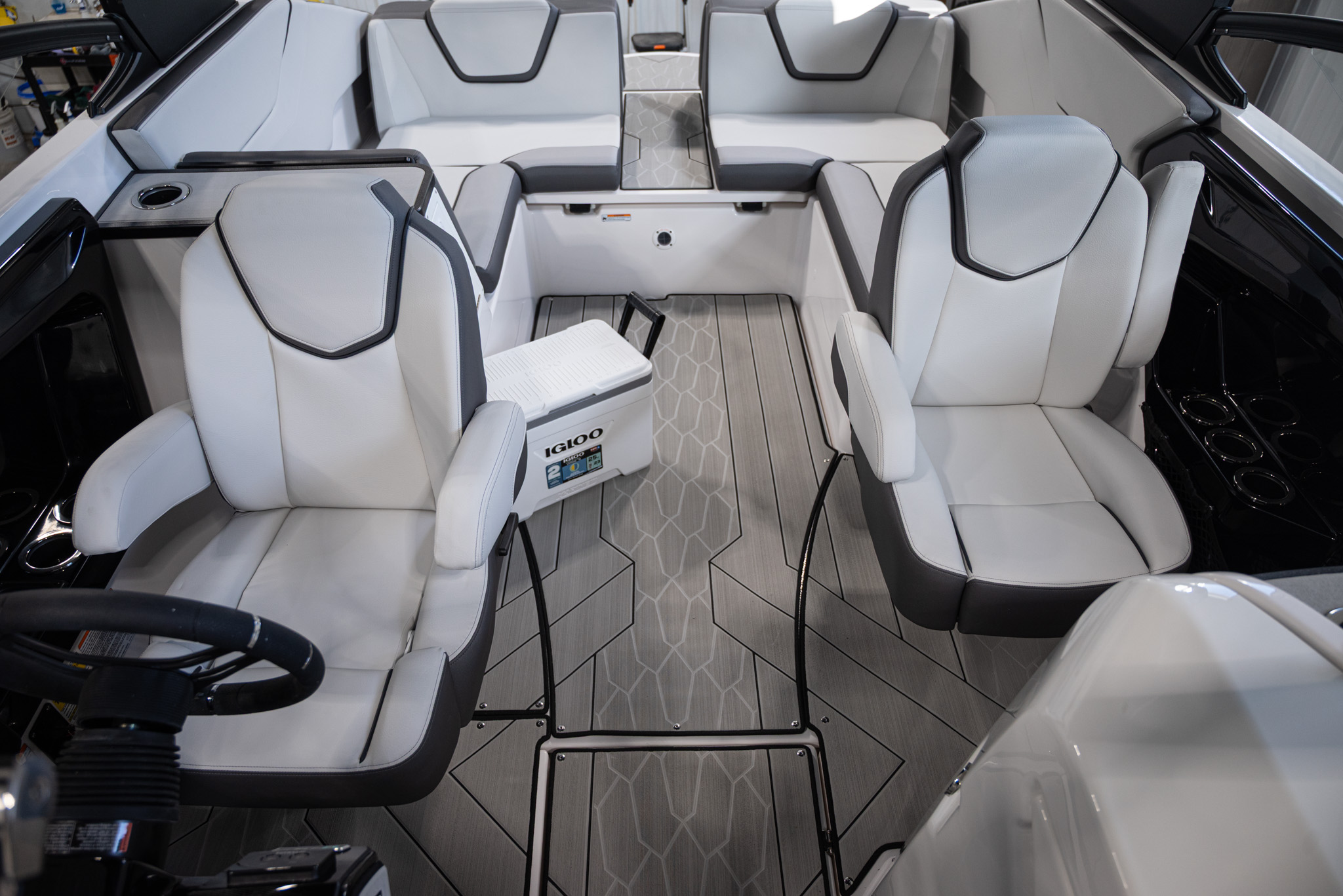 2025 Yamaha Boats 252XE BOAT