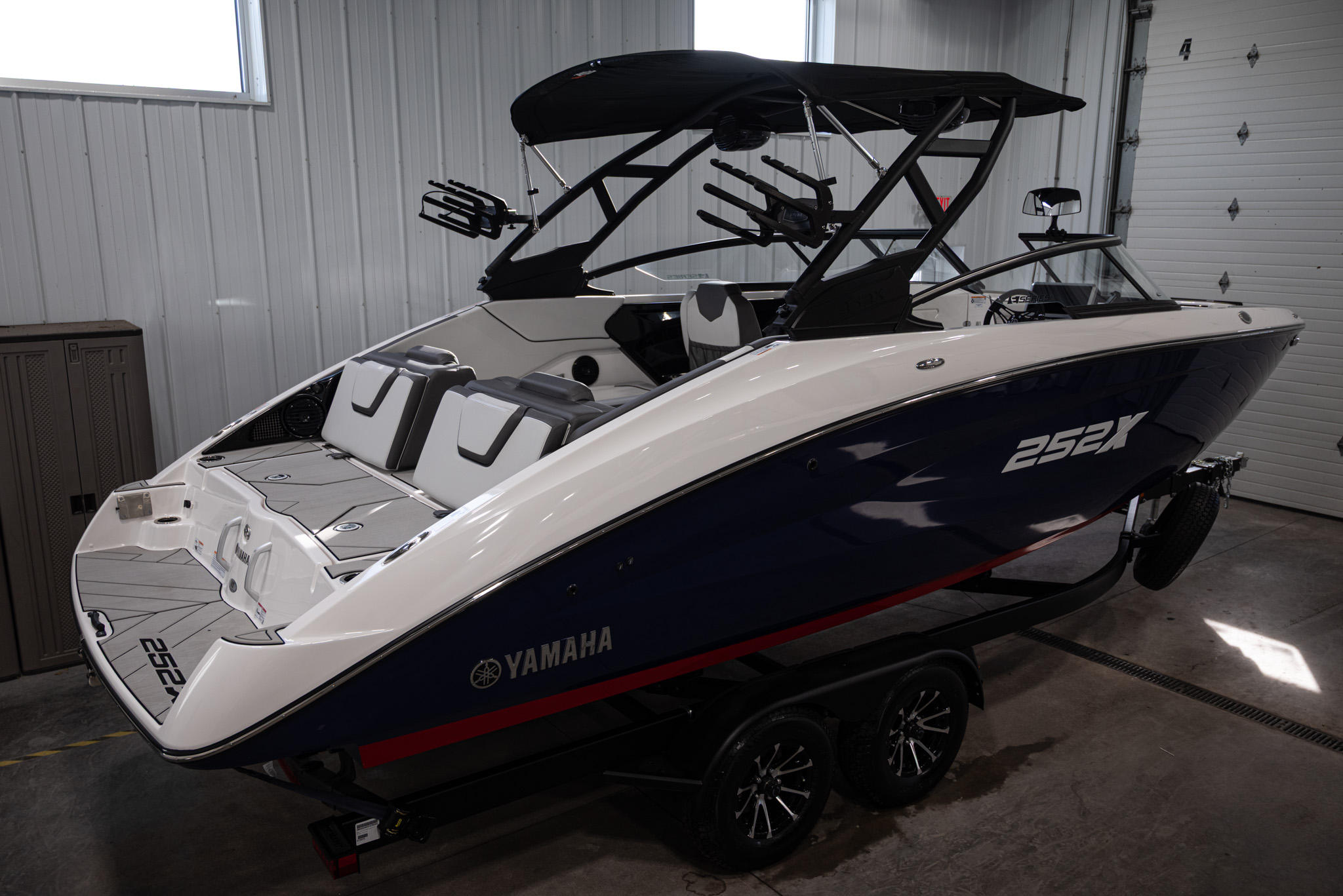 2025 Yamaha Boats 252XE BOAT