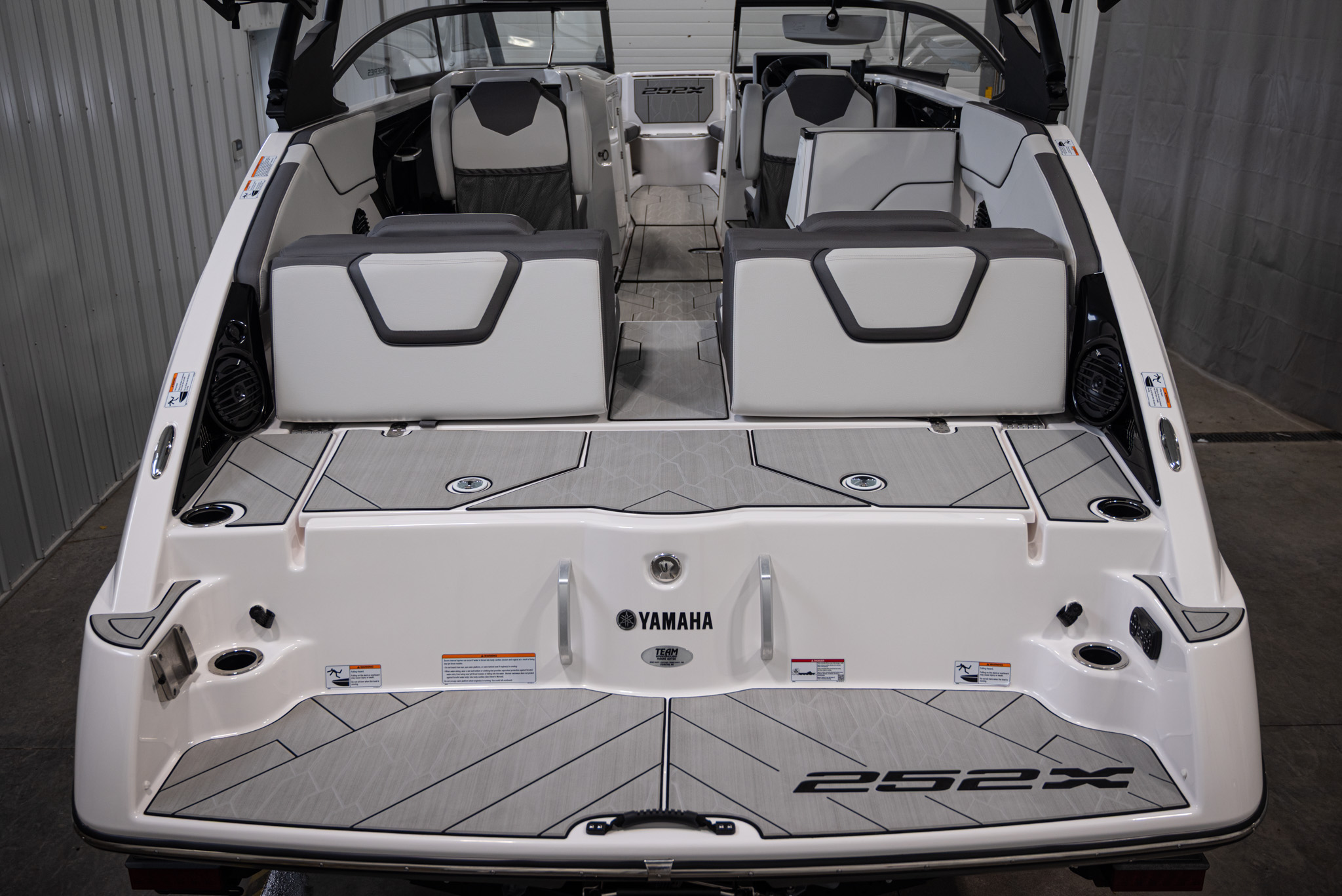 2025 Yamaha Boats 252XE BOAT