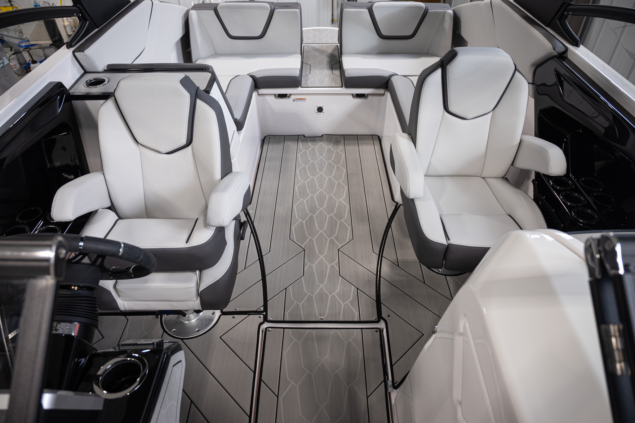 2025 Yamaha Boats 252XE BOAT