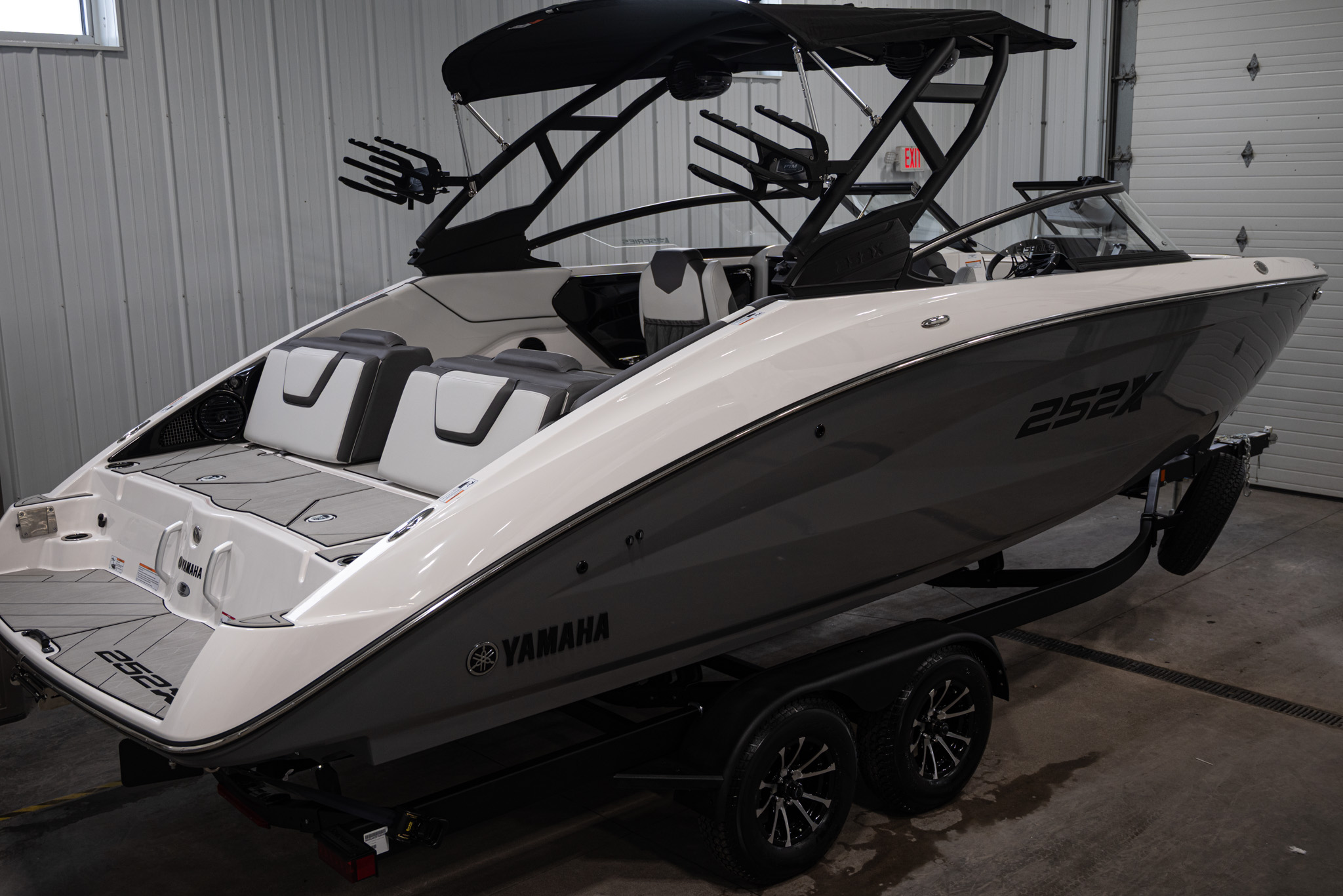 2025 Yamaha Boats 252XE BOAT