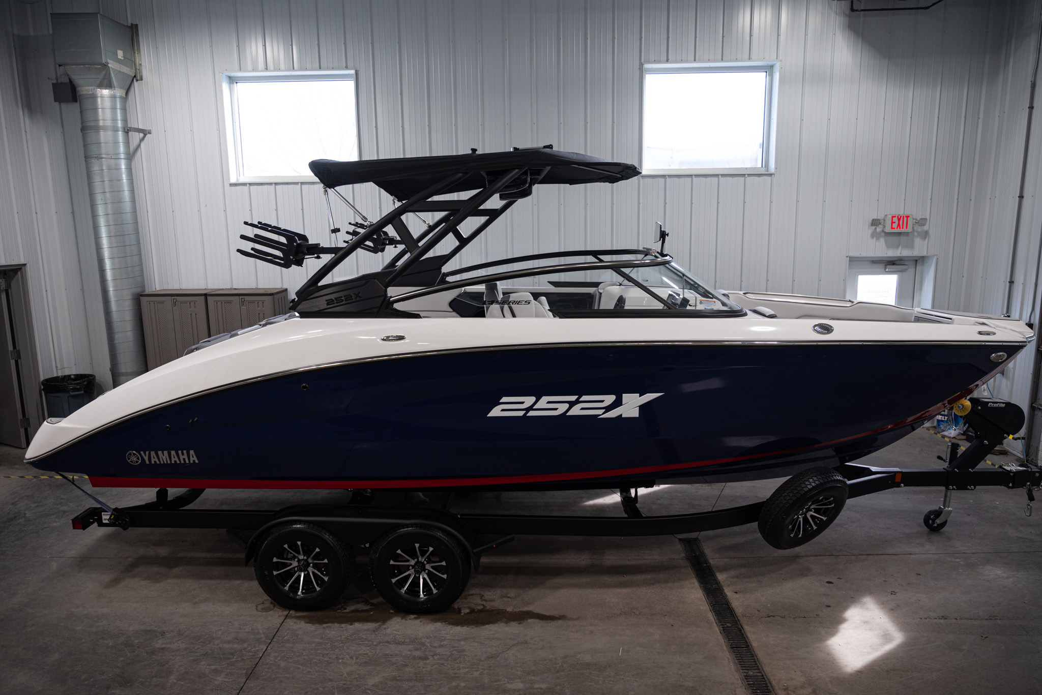 2025 Yamaha Boats 252XE BOAT