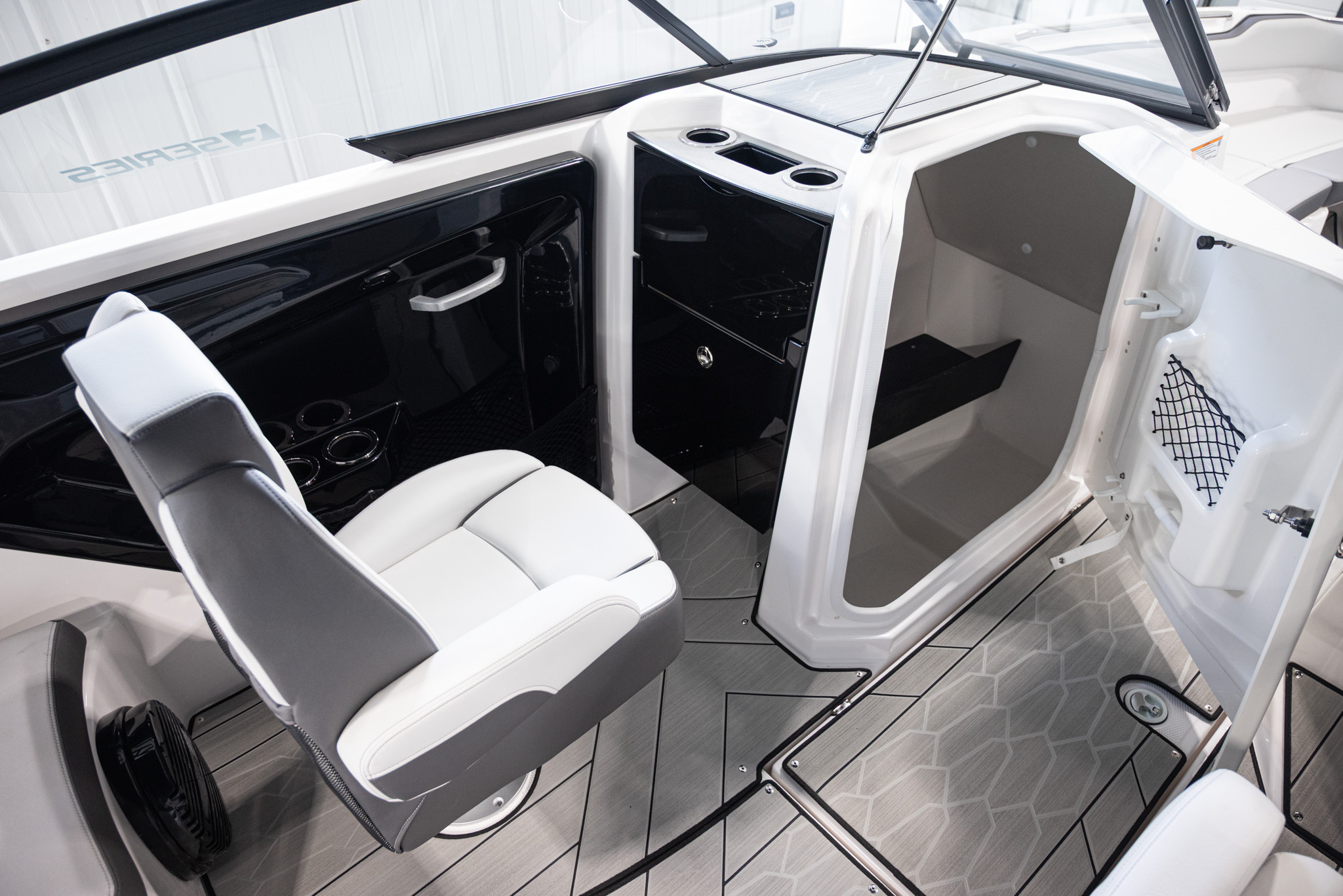 2025 Yamaha Boats 252XE BOAT