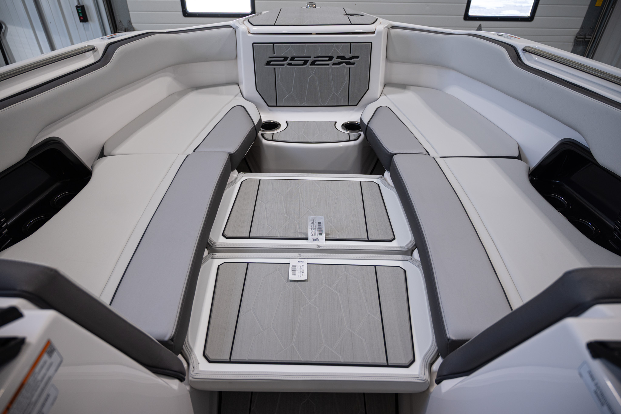 2025 Yamaha Boats 252XE BOAT