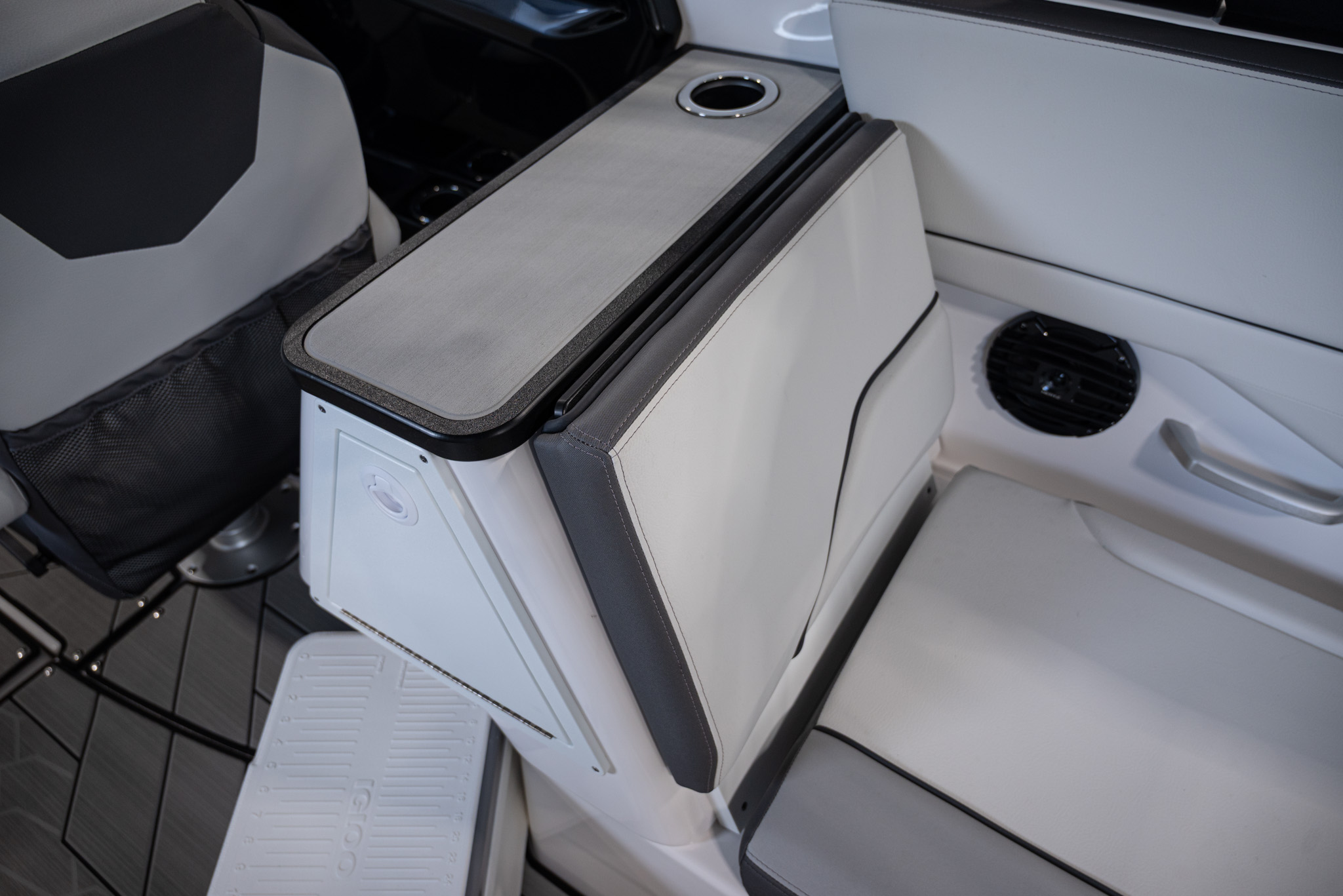 2025 Yamaha Boats 252XE BOAT