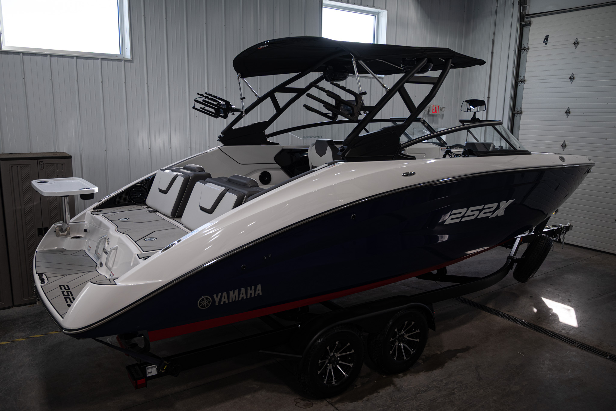 2025 Yamaha Boats 252XE BOAT
