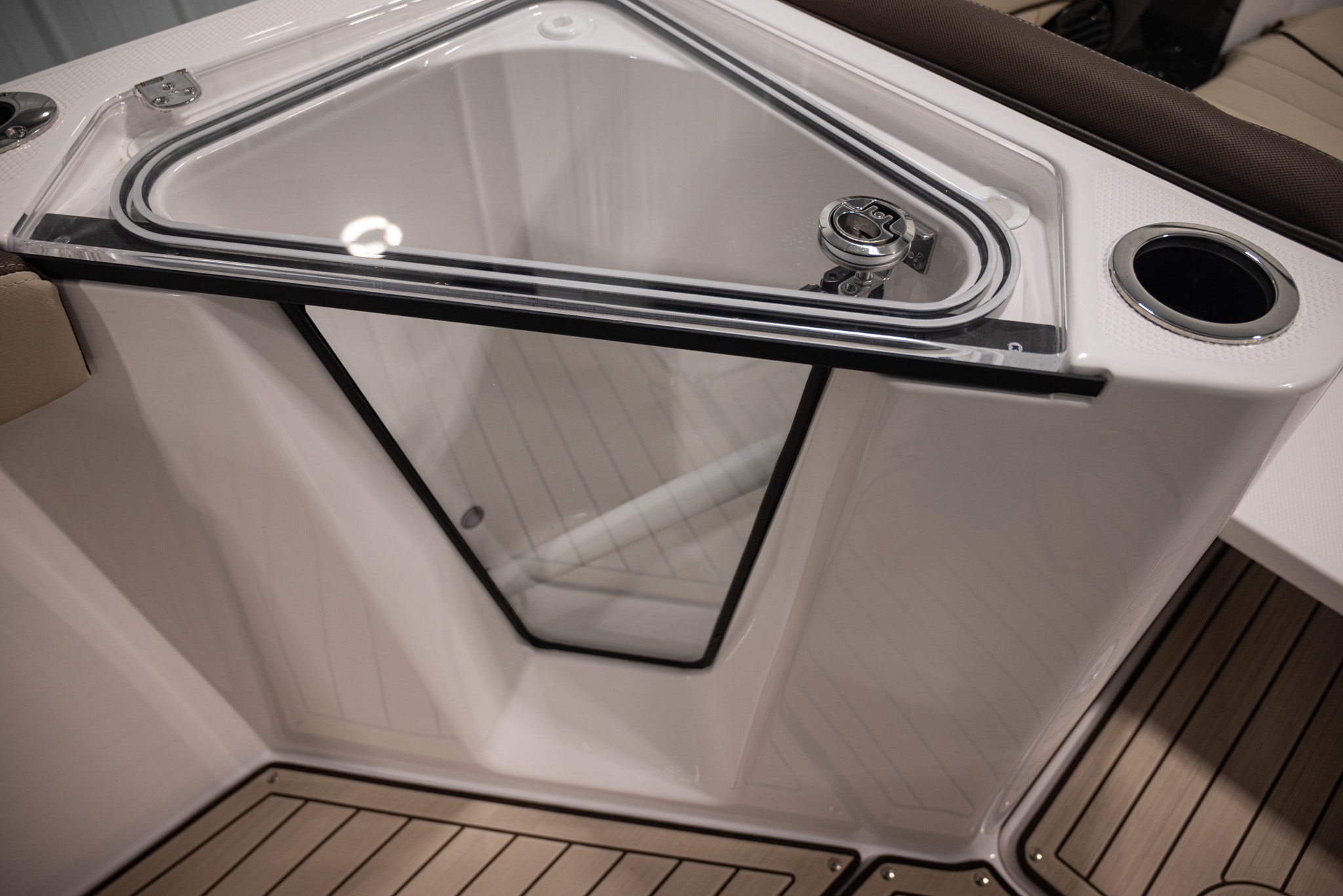 2025 Yamaha Boats 255 FSH Sport E BOAT