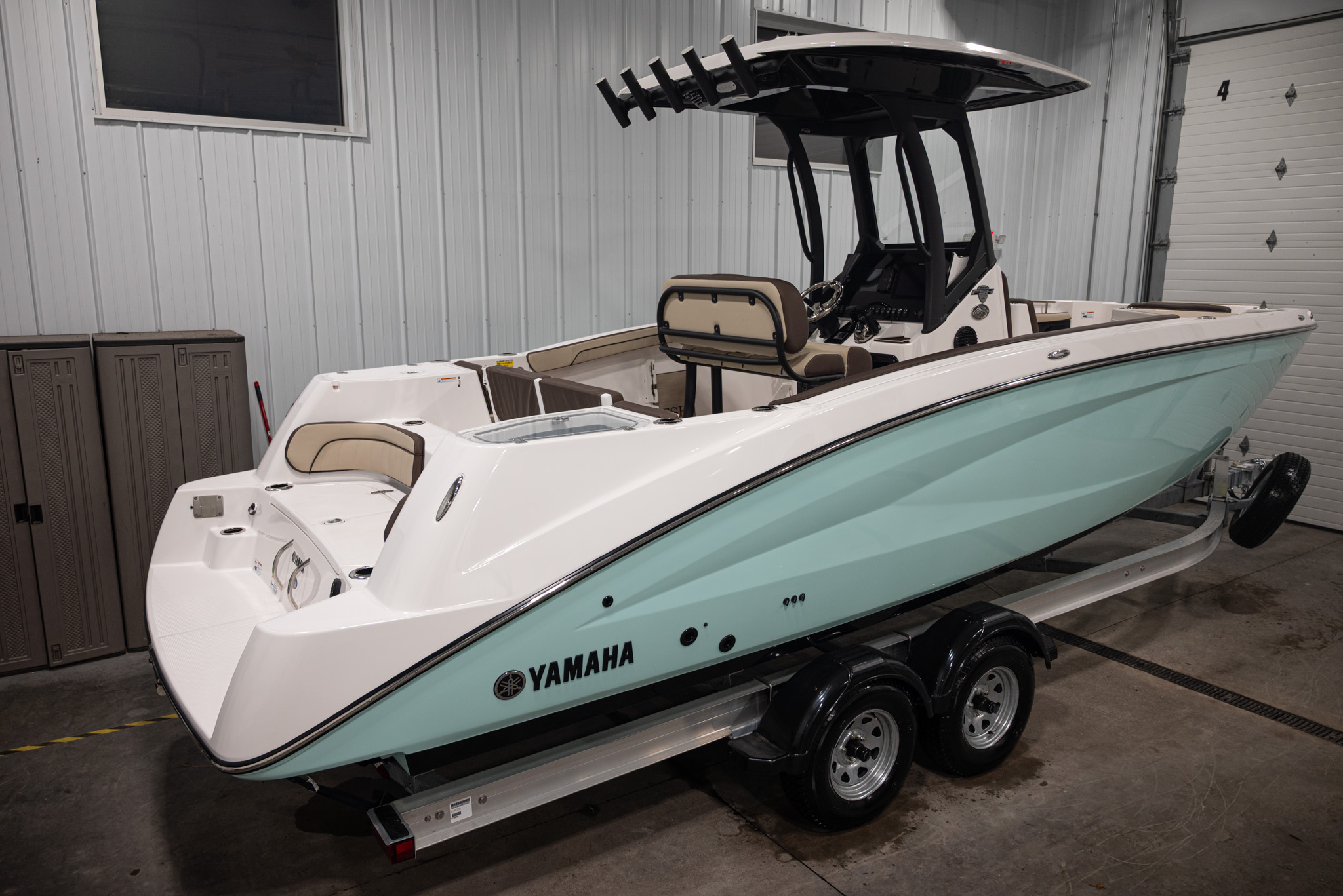2025 Yamaha Boats 255 FSH Sport E BOAT