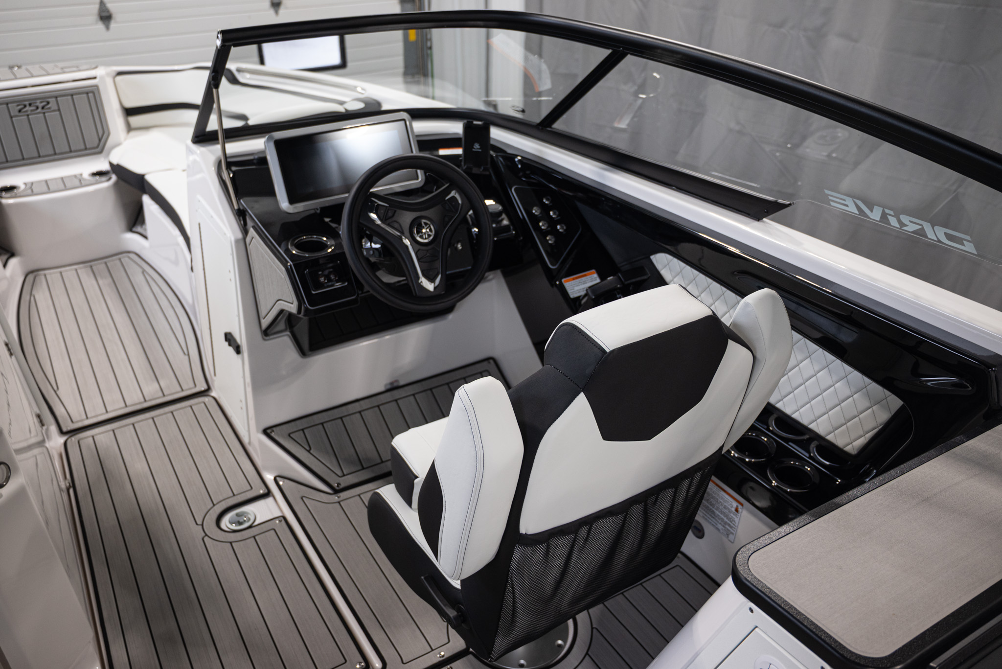 2026 Yamaha Boats 252SD BOAT