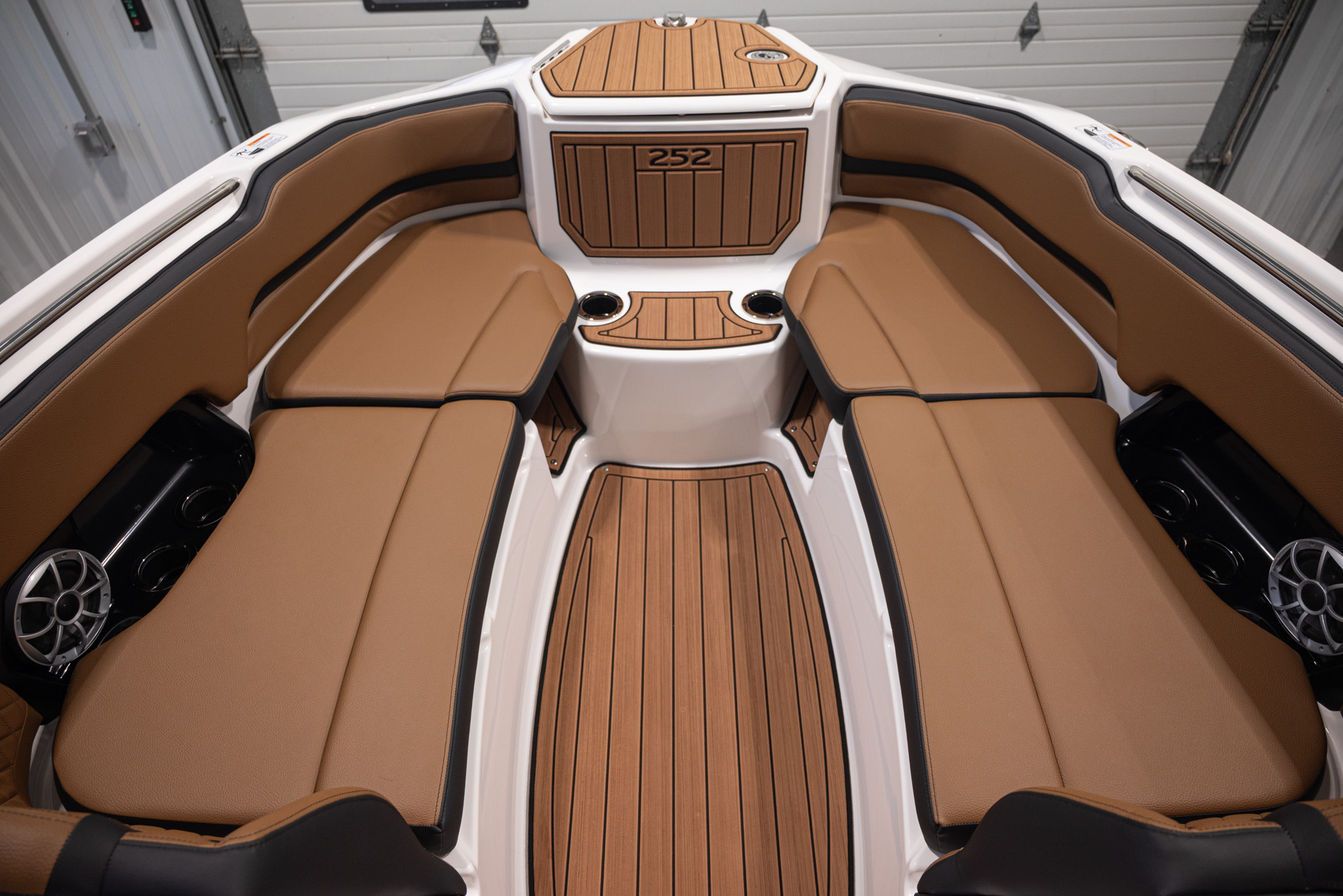 2026 Yamaha Boats 252SE BOAT