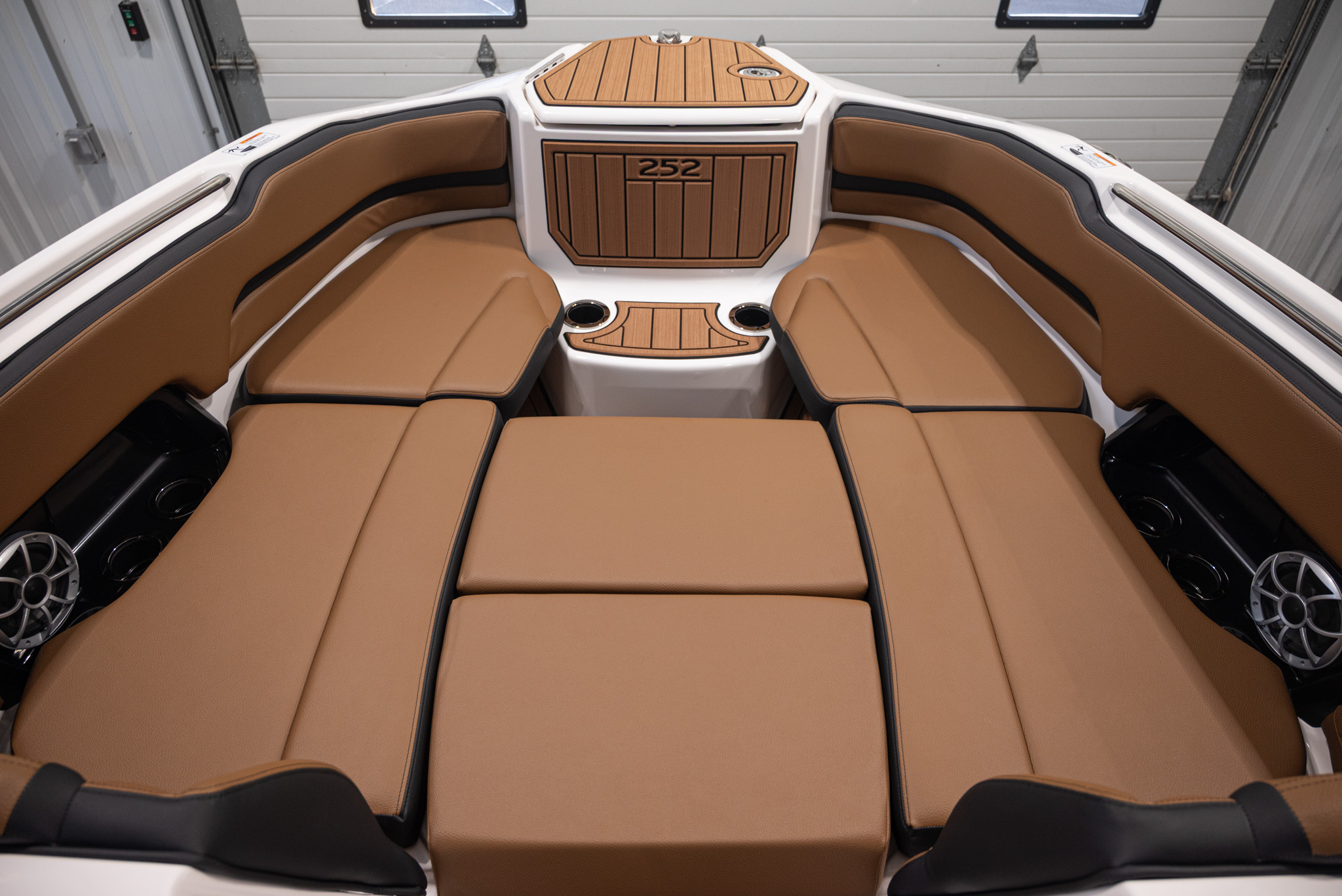2026 Yamaha Boats 252SE BOAT