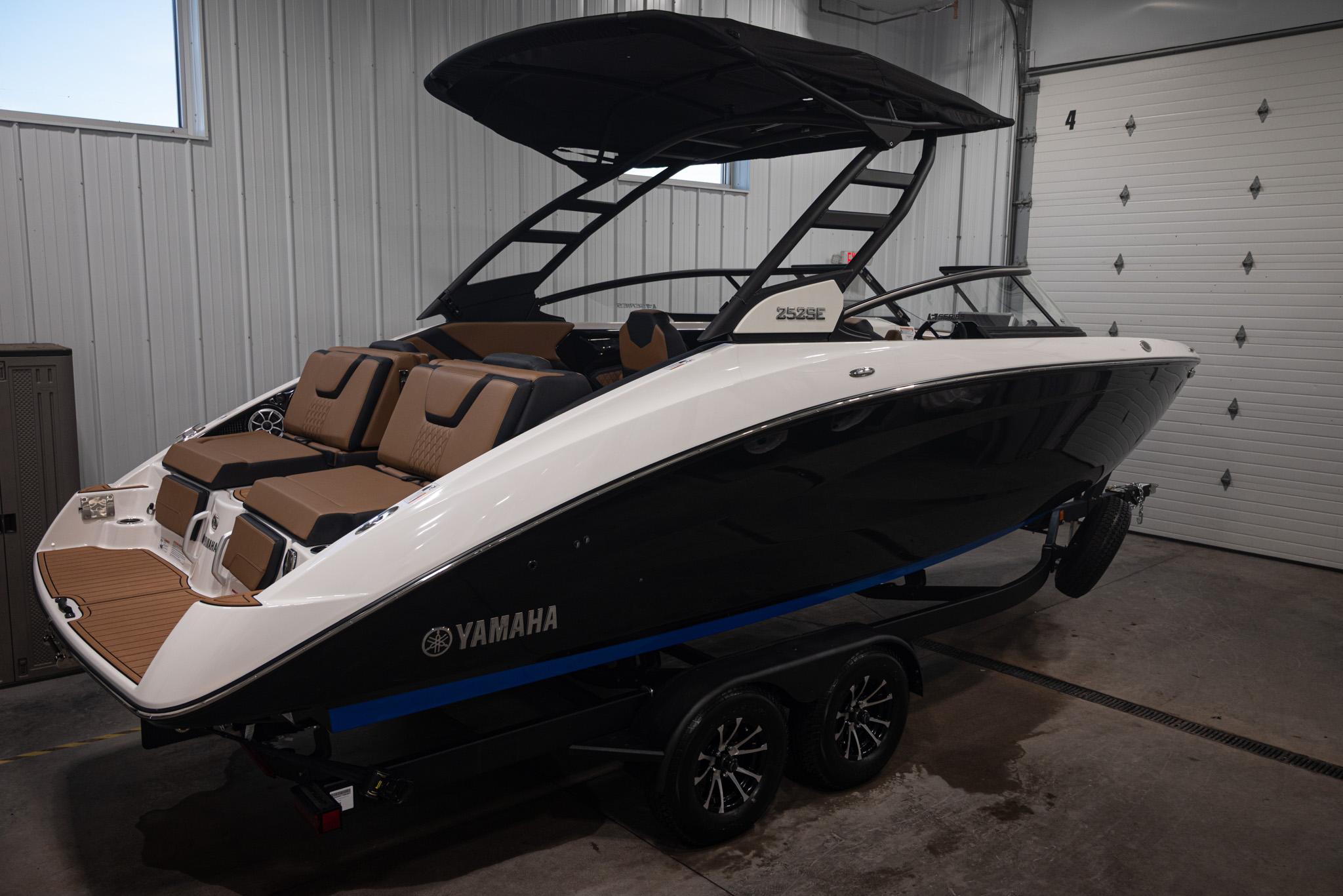 2026 Yamaha Boats 252SE BOAT