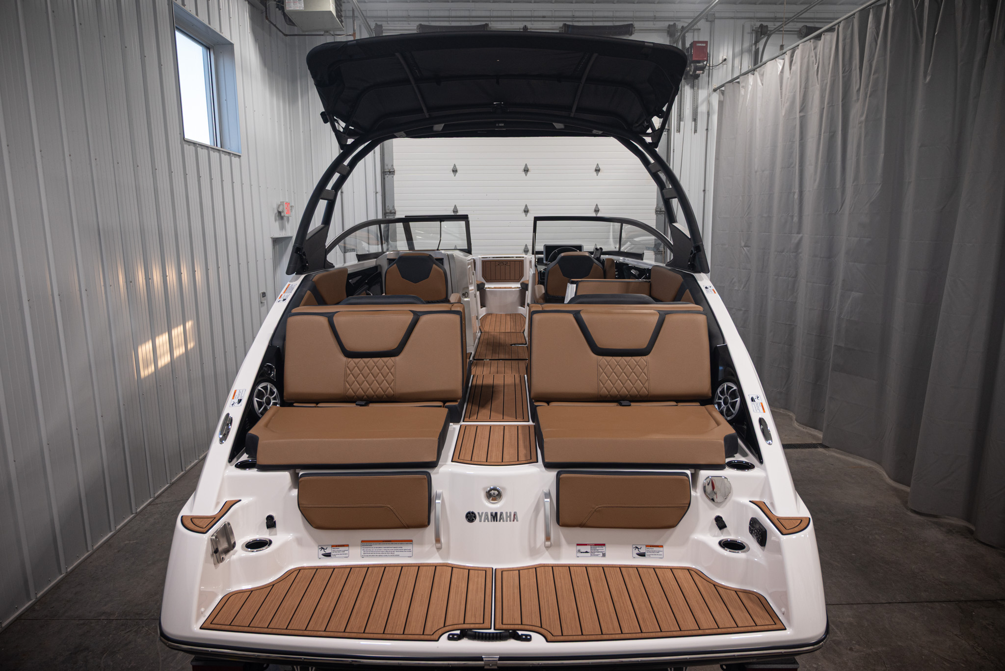 2026 Yamaha Boats 252SE BOAT