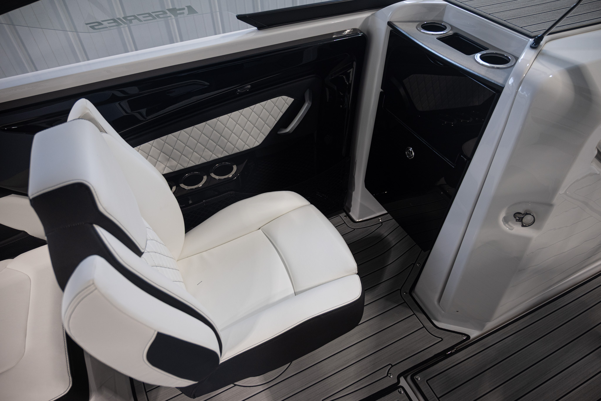 2026 Yamaha Boats 252SE BOAT