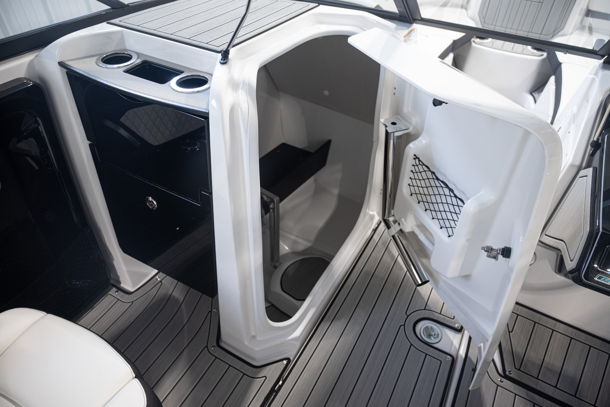 2026 Yamaha Boats 252SE BOAT
