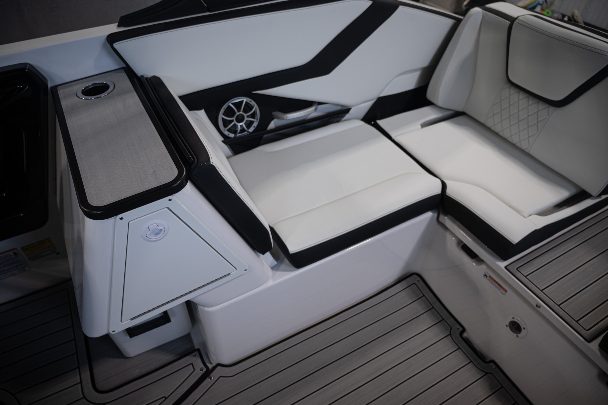 2026 Yamaha Boats 252SE BOAT