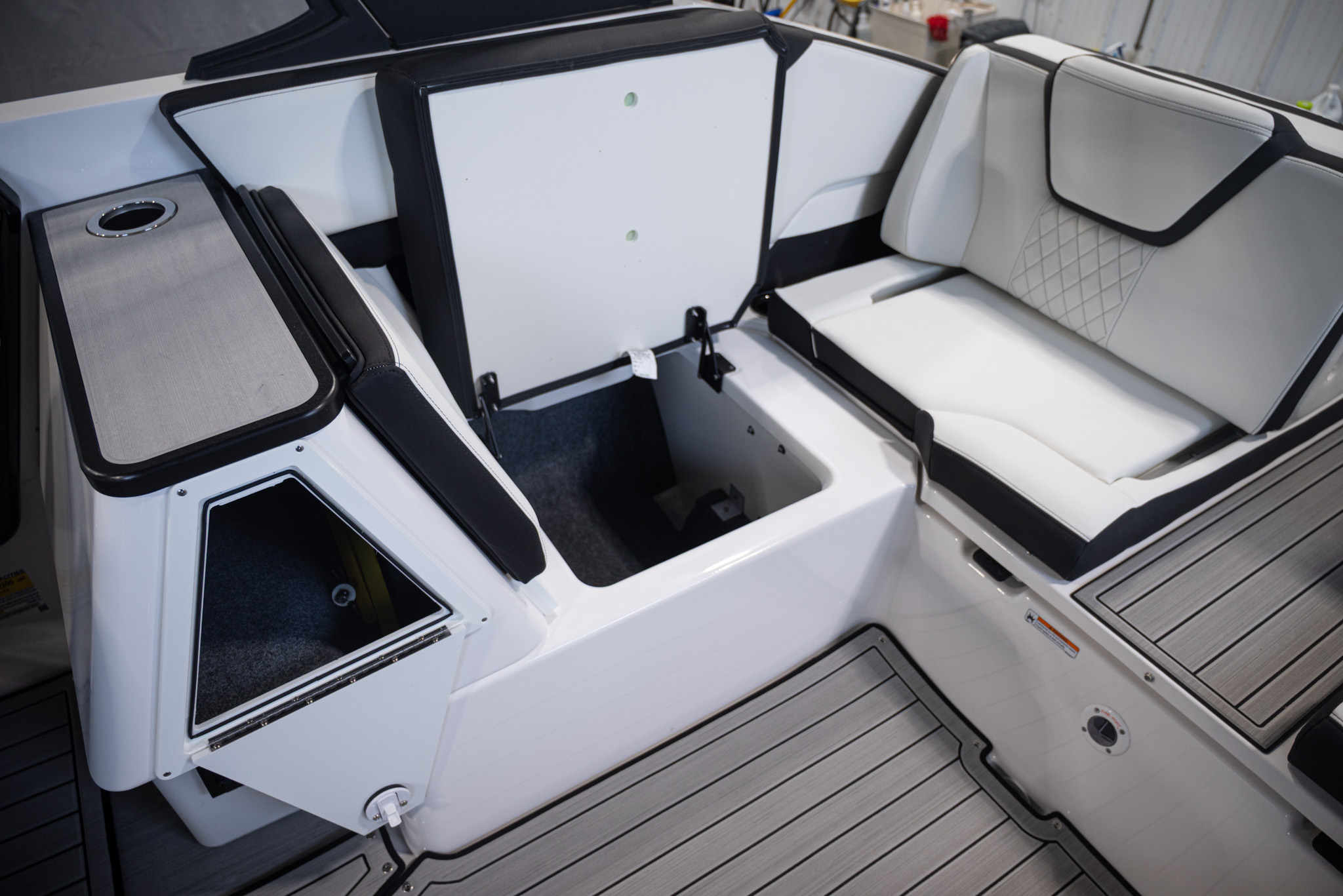 2026 Yamaha Boats 252SE BOAT