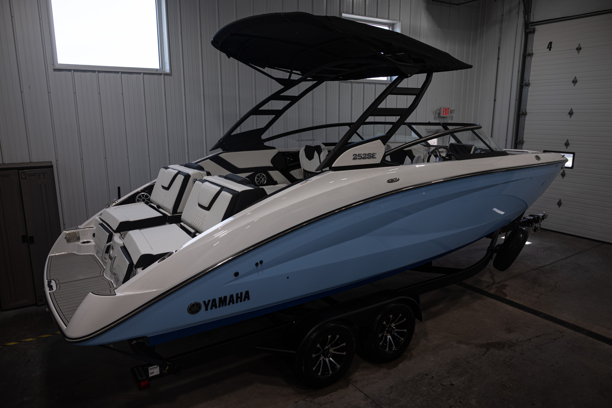 2026 Yamaha Boats 252SE BOAT