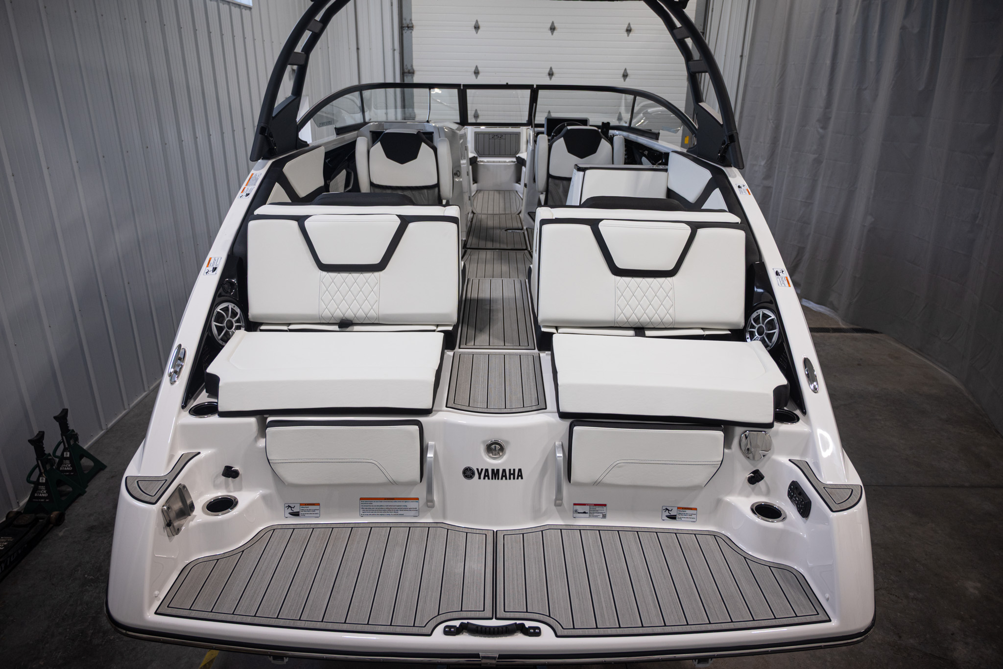 2026 Yamaha Boats 252SE BOAT