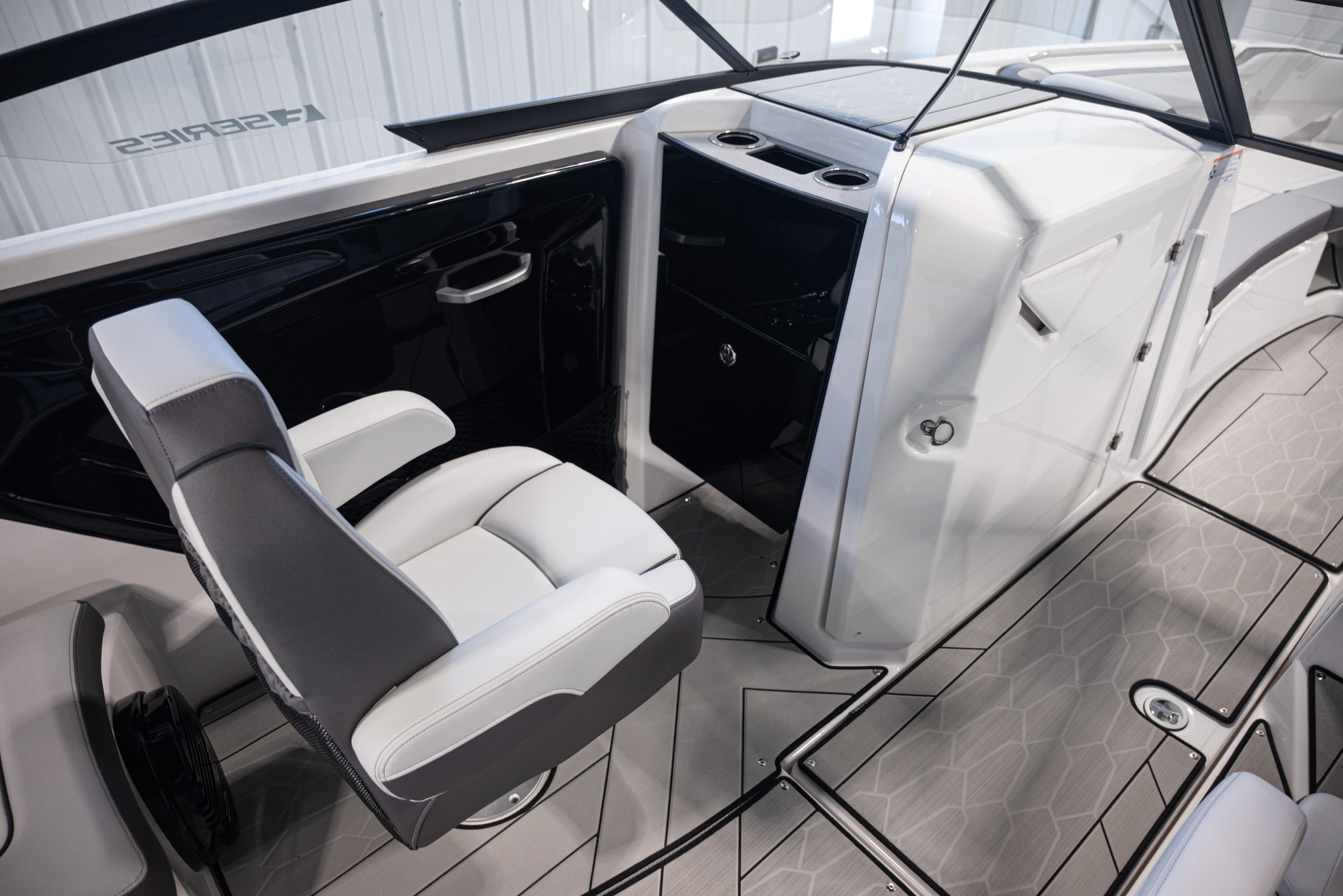 2026 Yamaha Boats 252XE BOAT