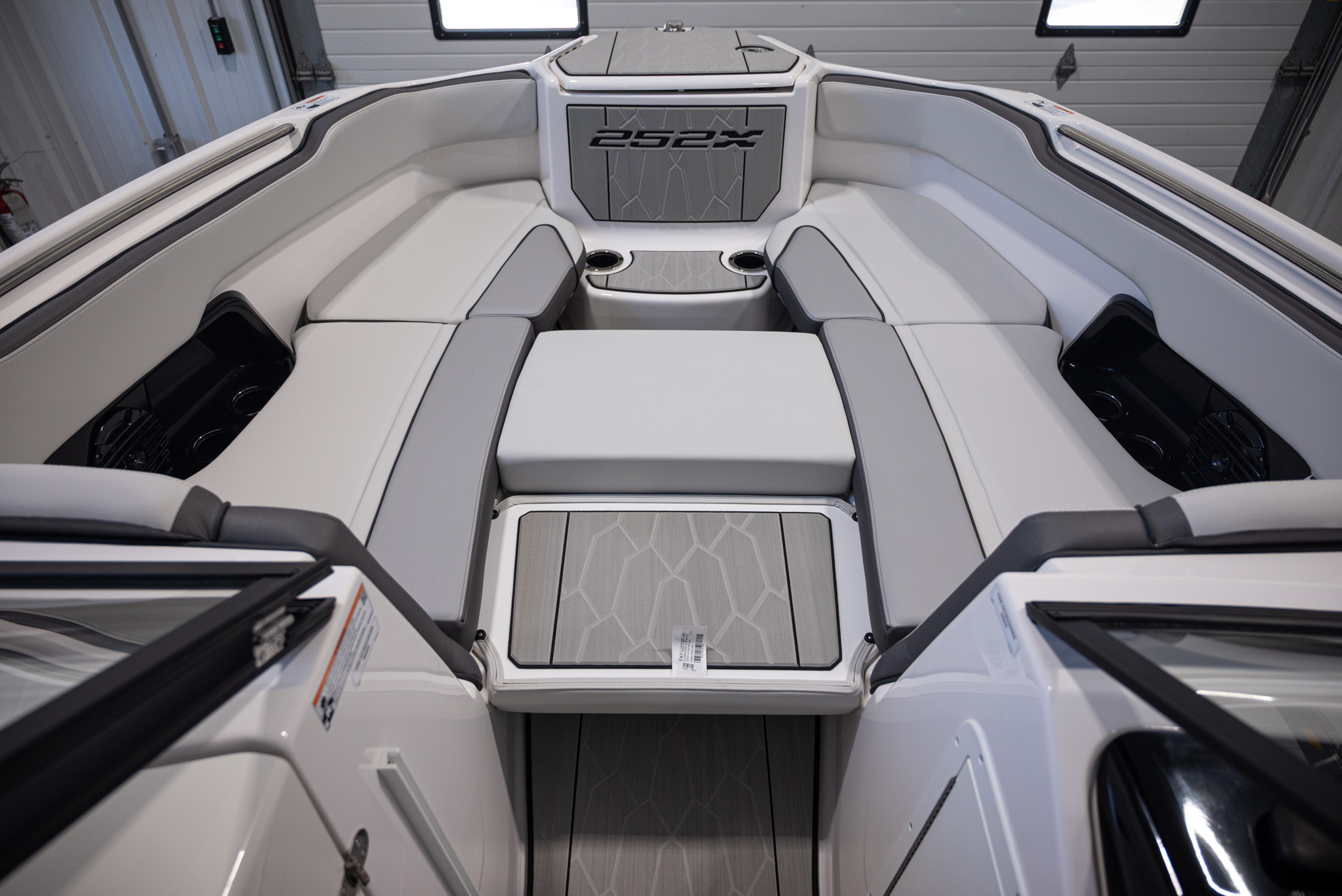 2026 Yamaha Boats 252XE BOAT