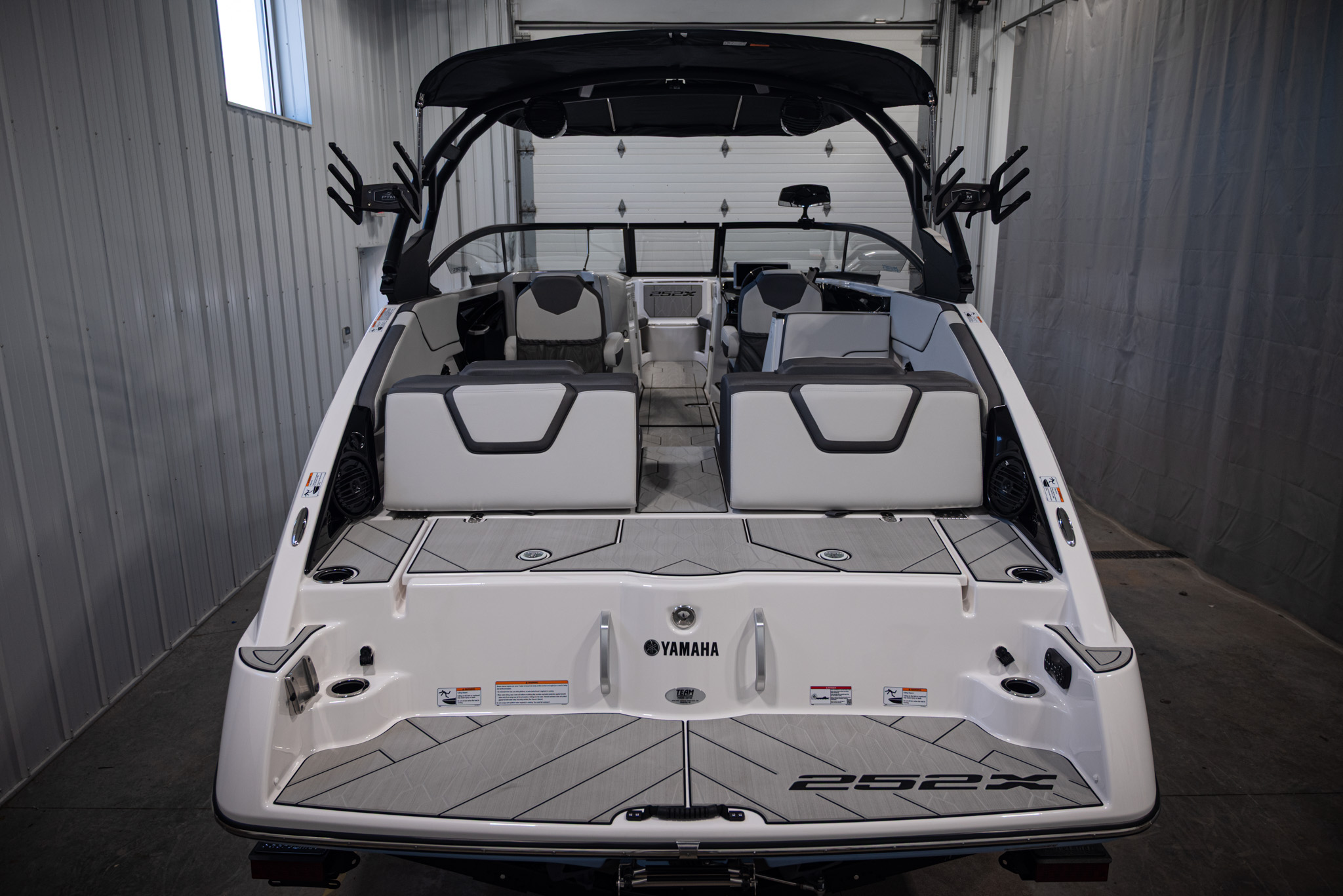 2026 Yamaha Boats 252XE BOAT