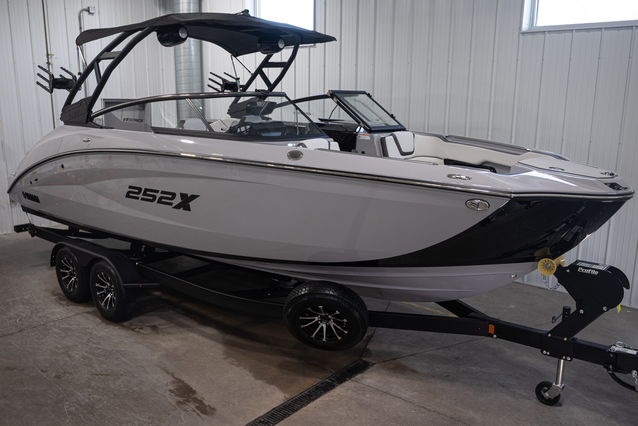 2026 Yamaha Boats 252XE BOAT