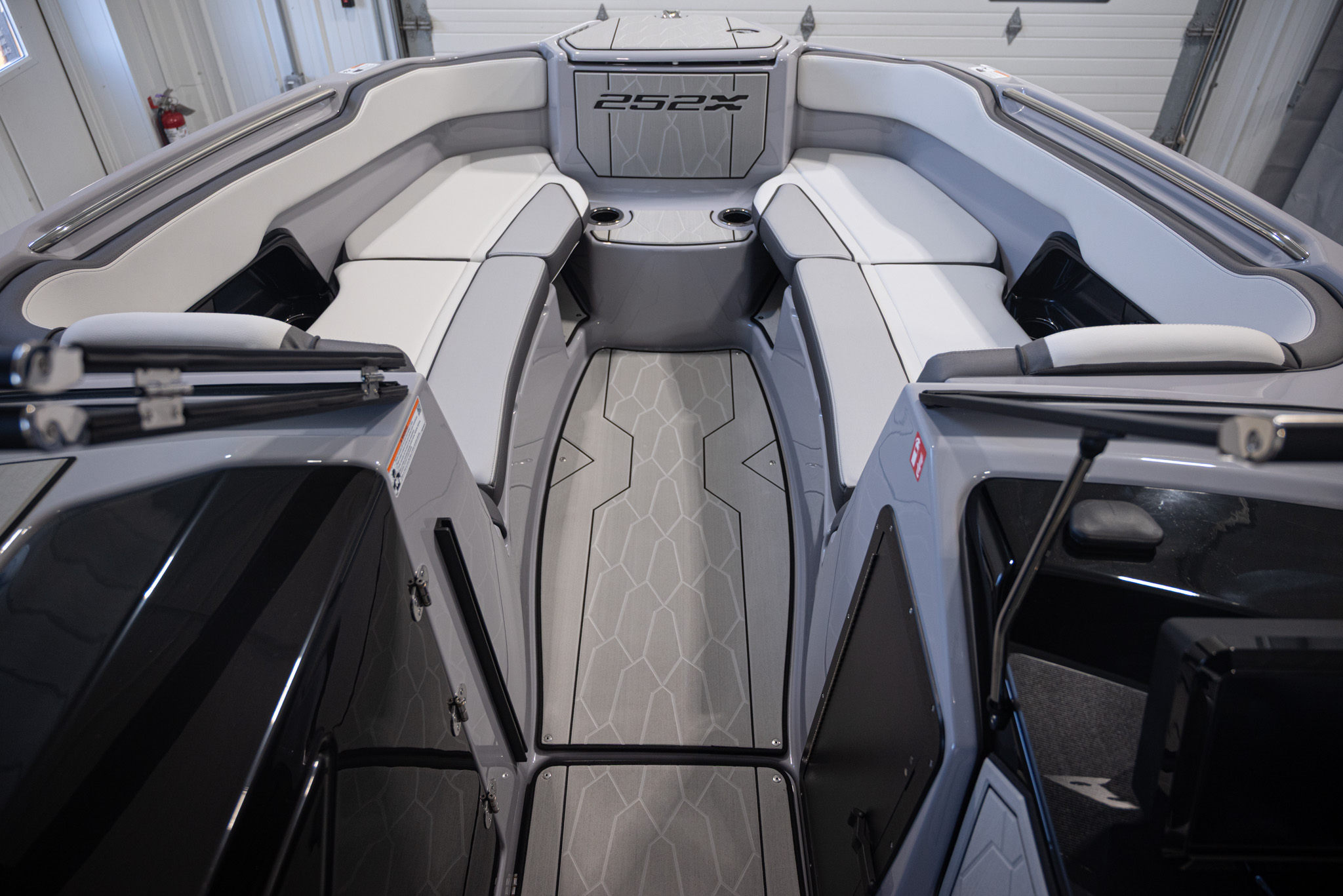 2026 Yamaha Boats 252XE BOAT