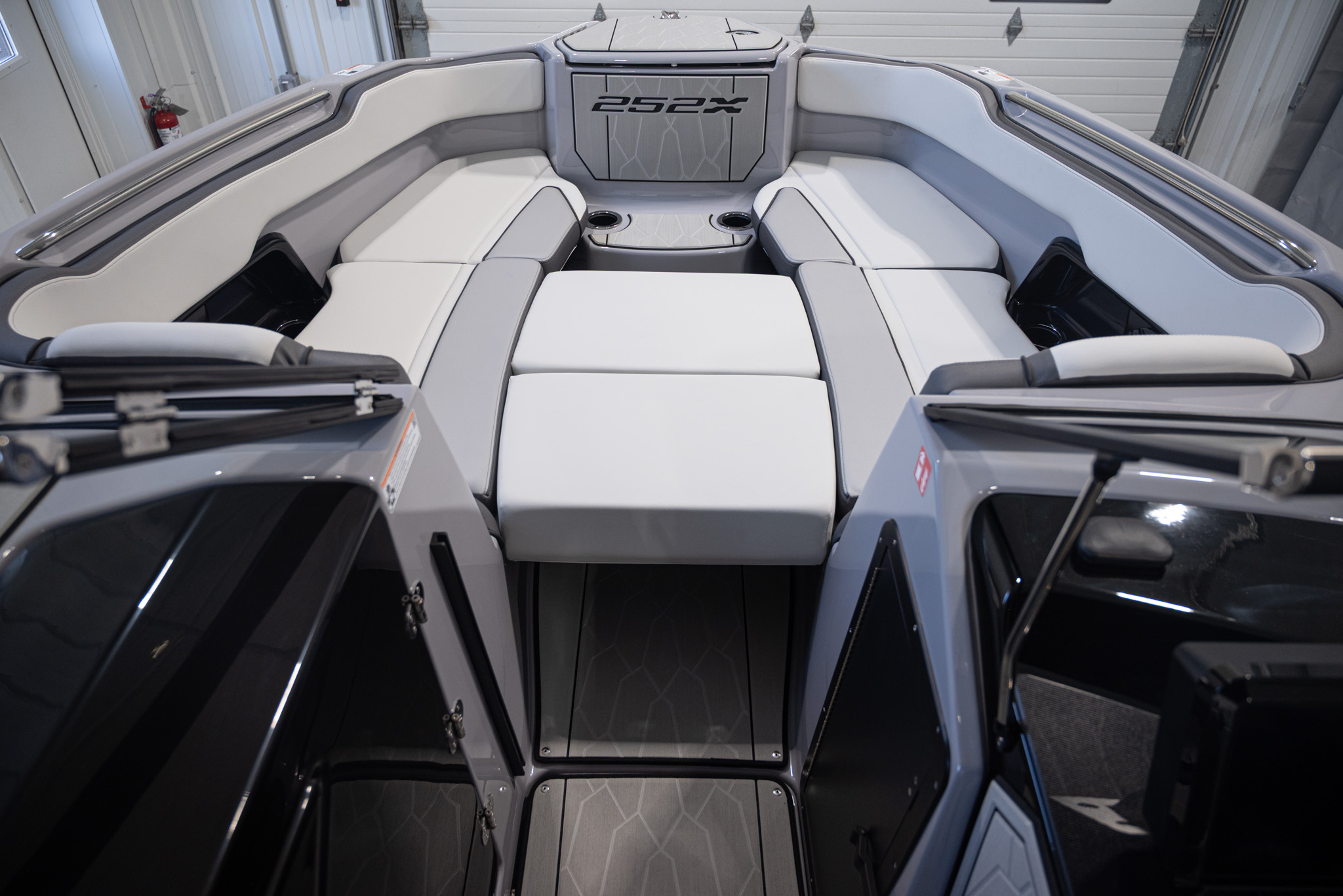 2026 Yamaha Boats 252XE BOAT