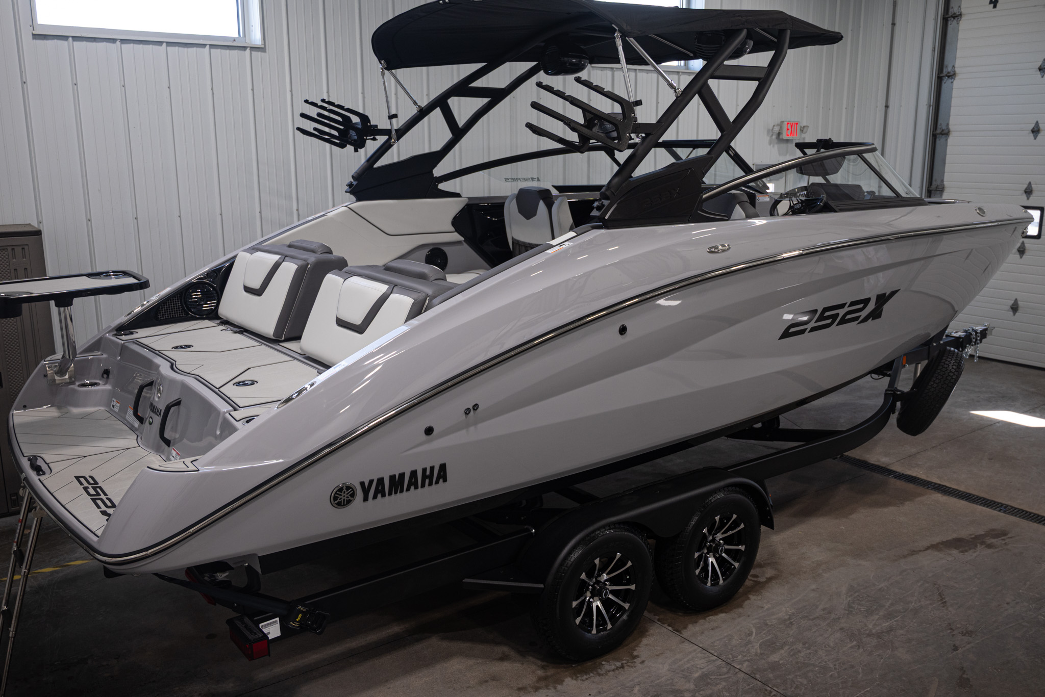 2026 Yamaha Boats 252XE BOAT