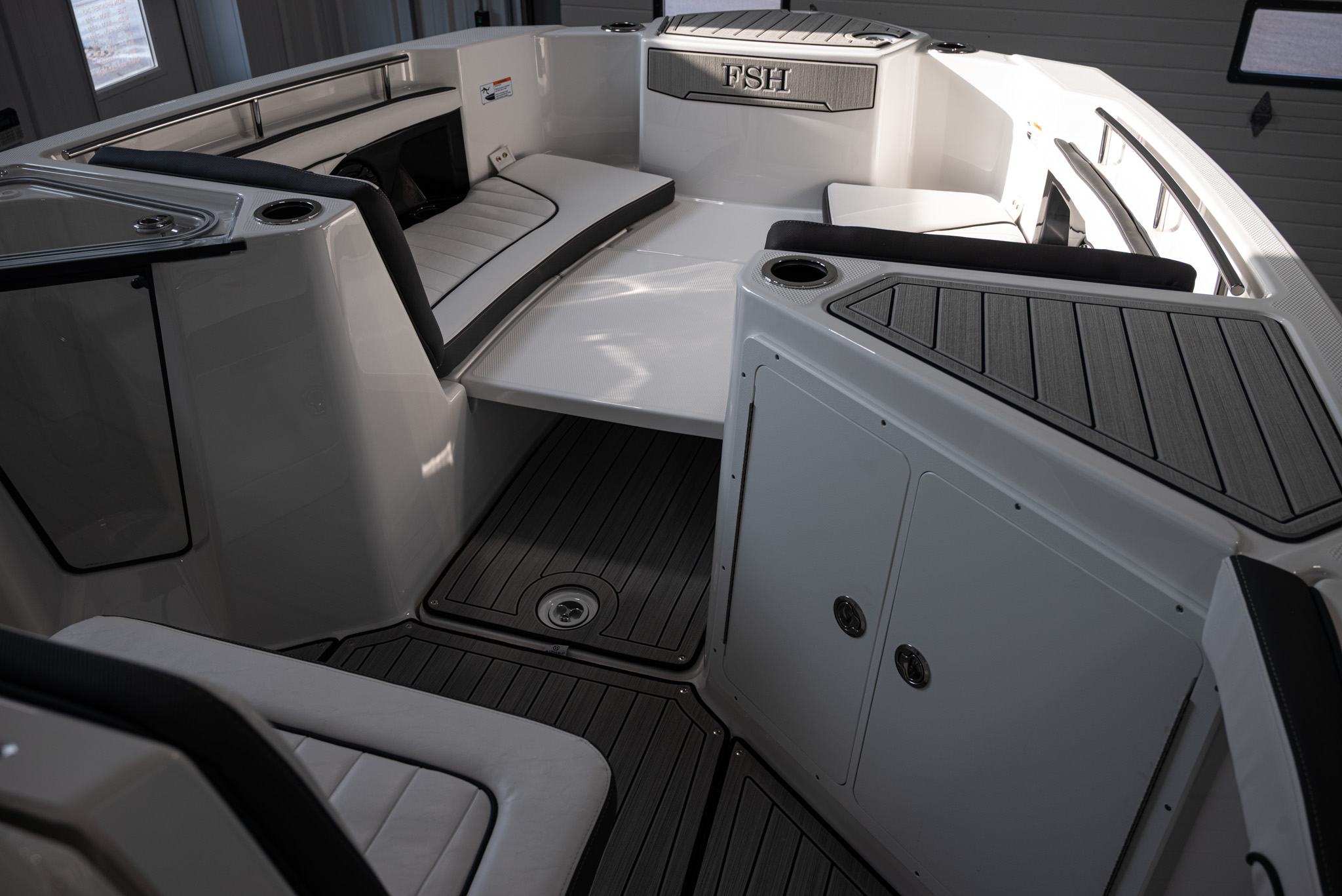 2026 Yamaha Boats 255 FSH Sport H BOAT