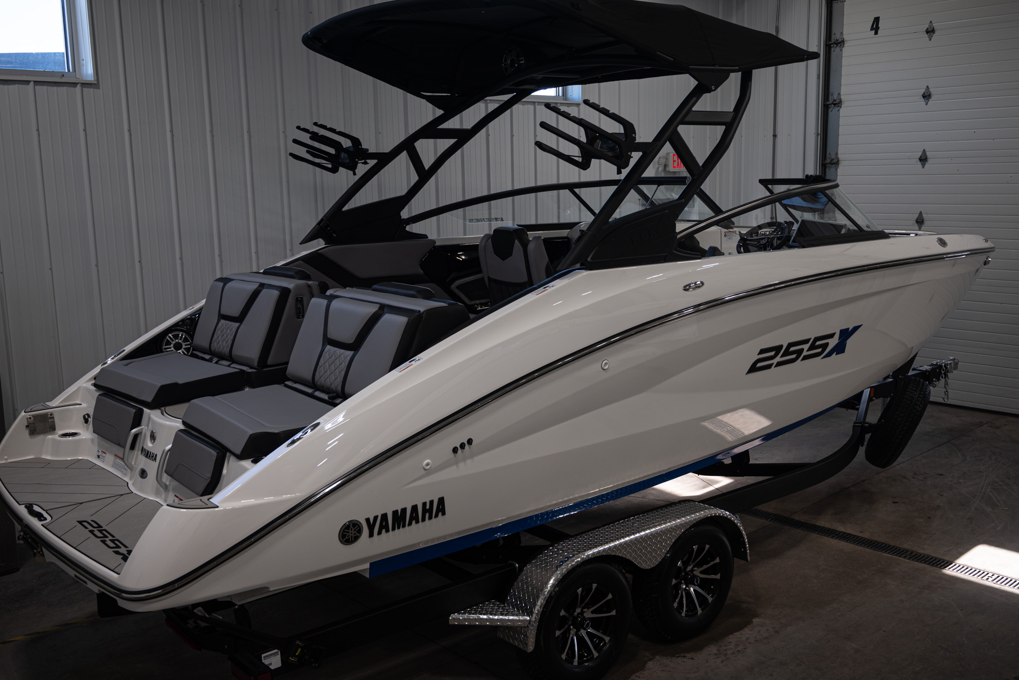 2026 Yamaha Boats 255XE BOAT