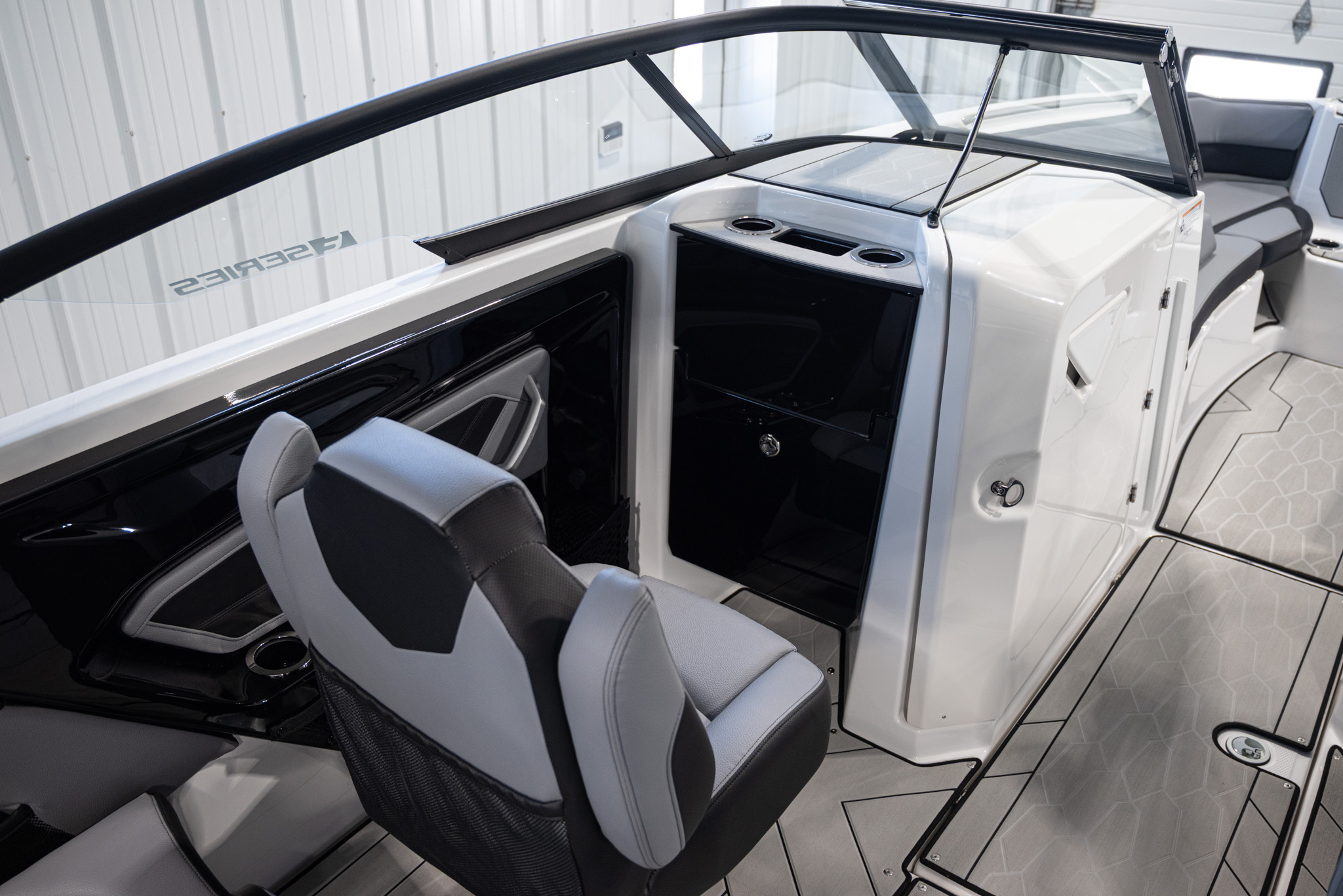 2026 Yamaha Boats 255XE BOAT