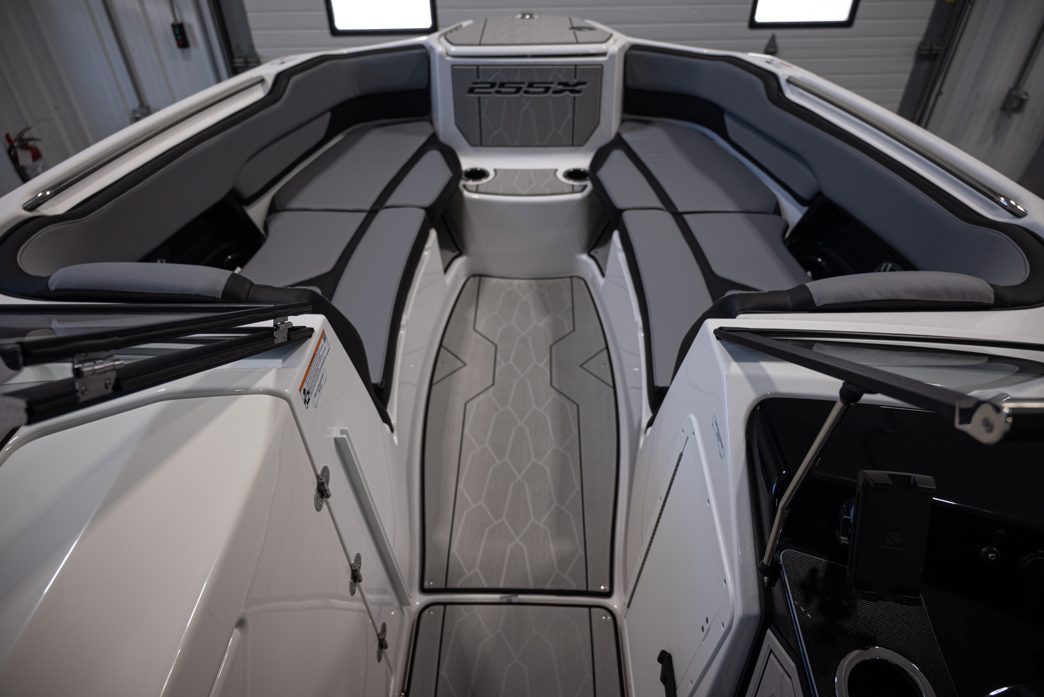 2026 Yamaha Boats 255XE BOAT