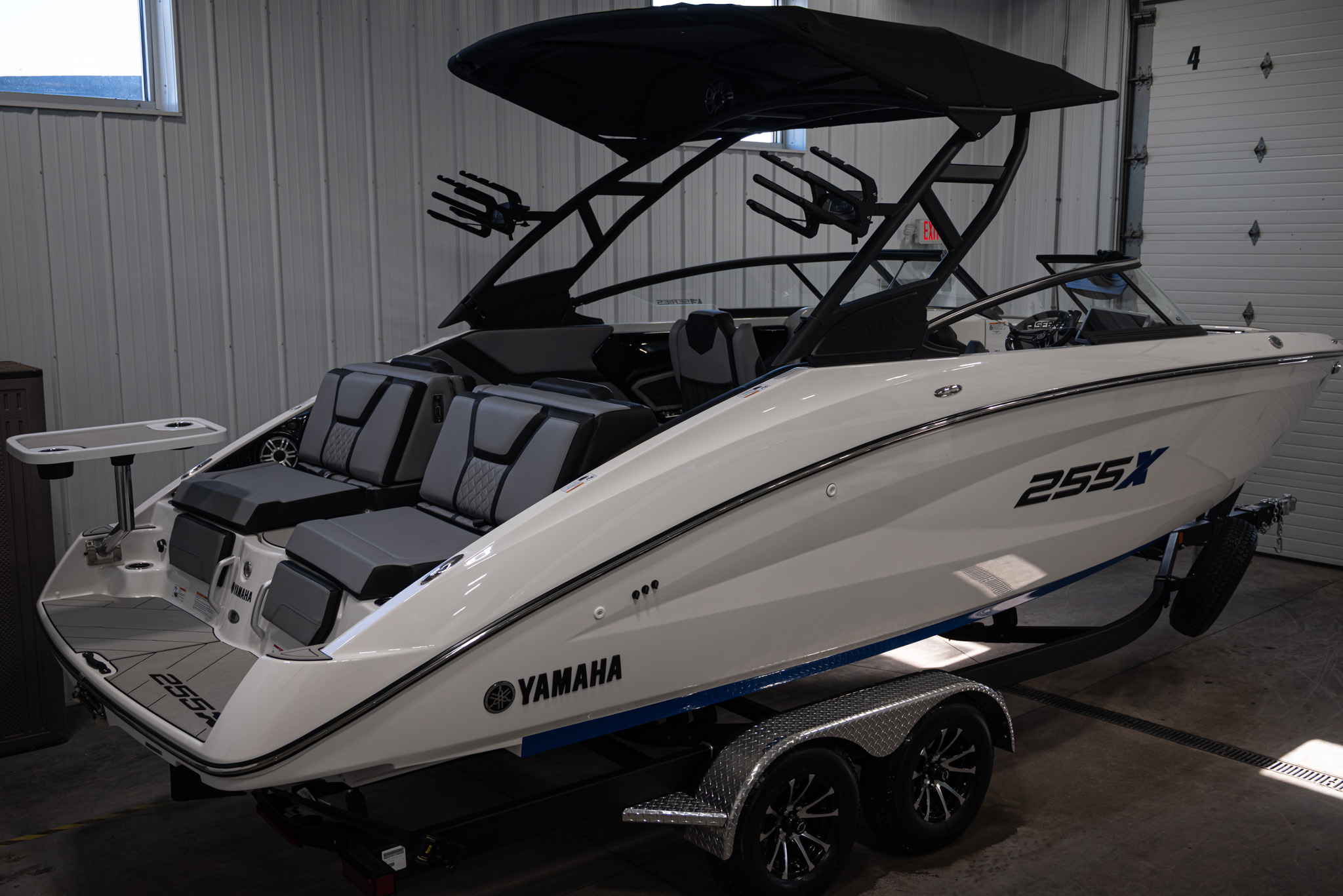 2026 Yamaha Boats 255XE BOAT