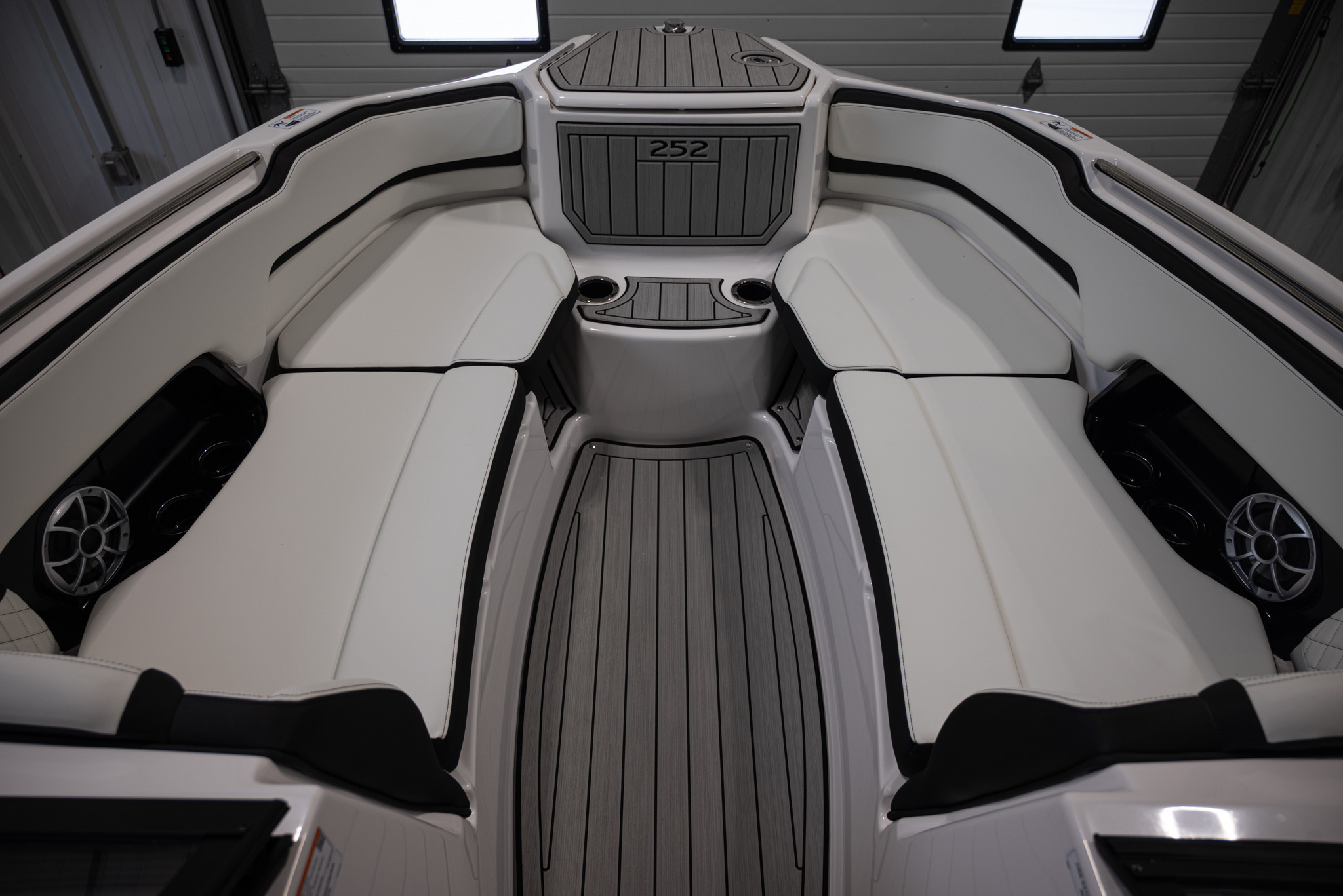 2026 Yamaha Boats 252S BOAT