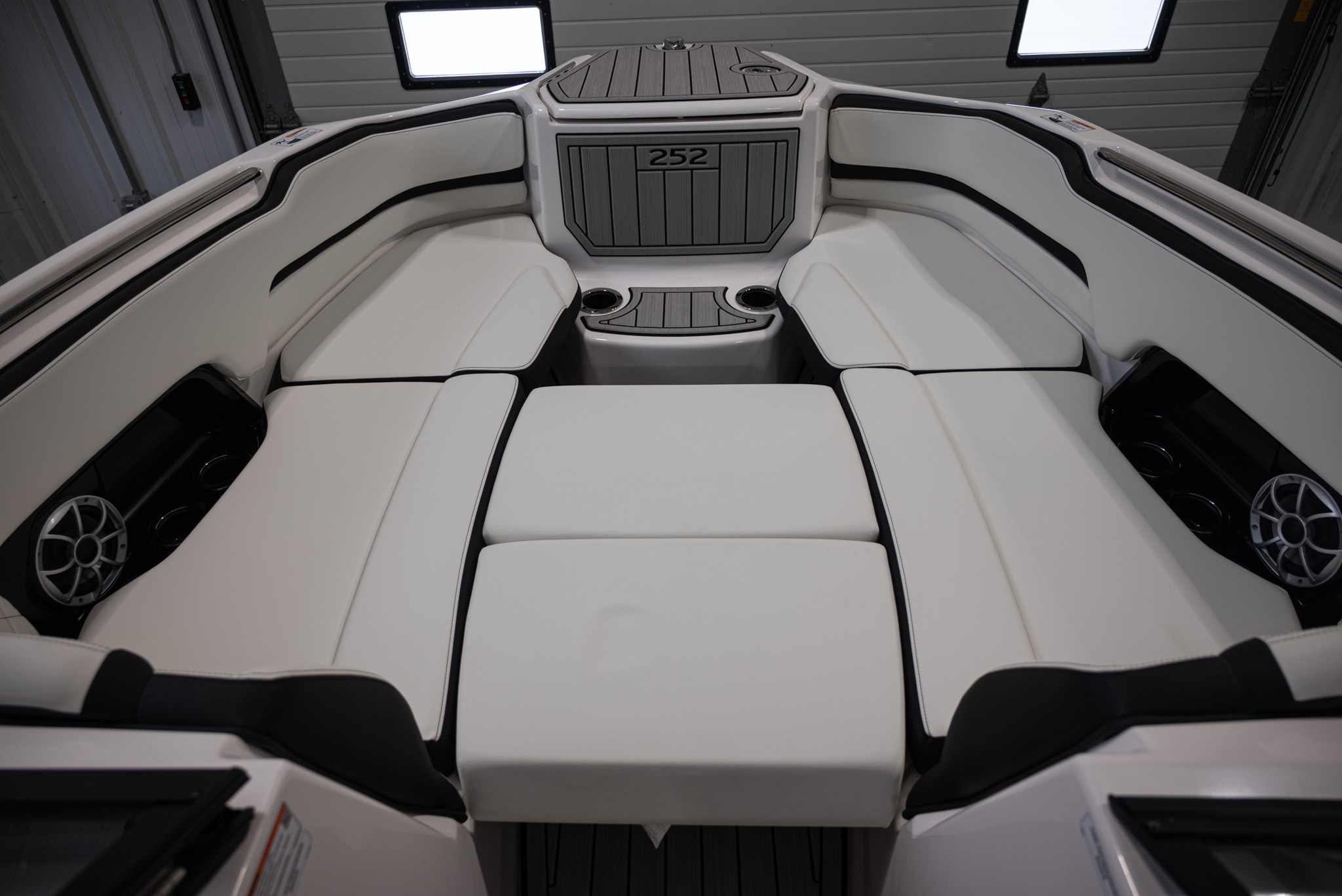 2026 Yamaha Boats 252S BOAT